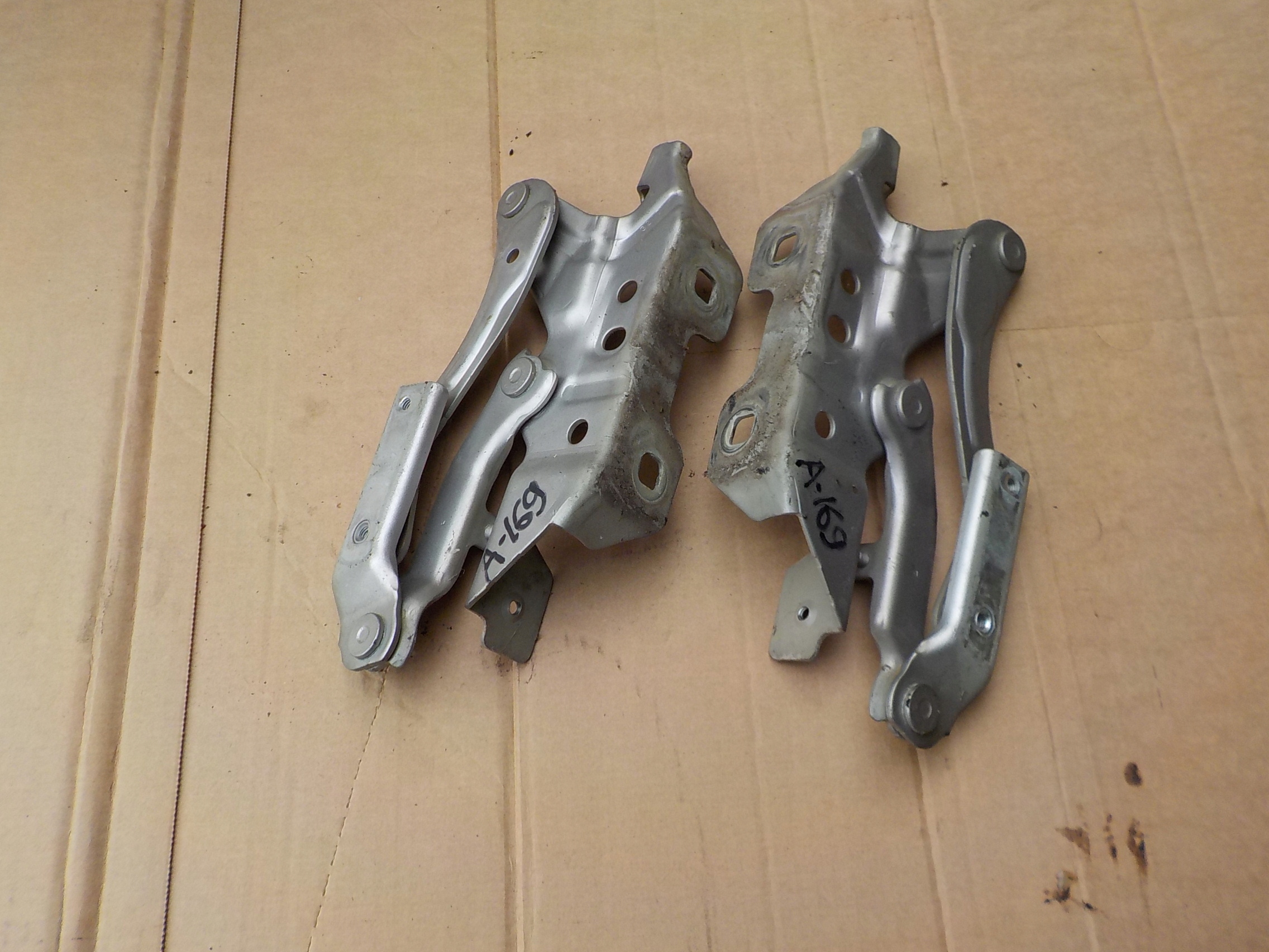 hinge bonnets komplet mercedes w169 A1698800228 A1698800128