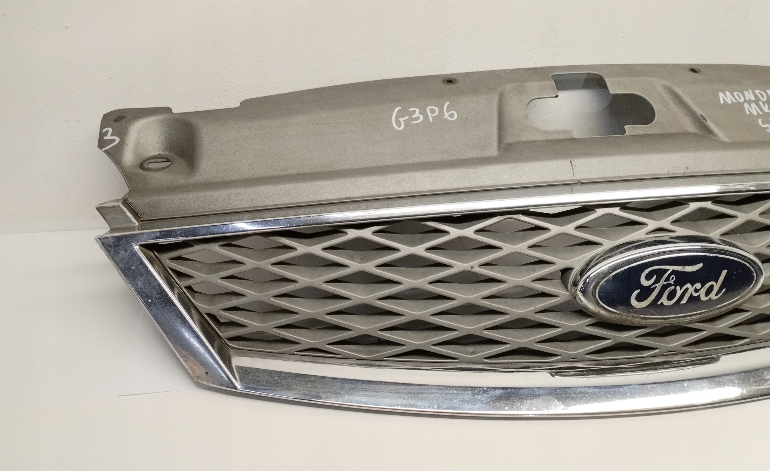 Grille Ford Mondeo Mk3 ST 2S7Y8A100AAW