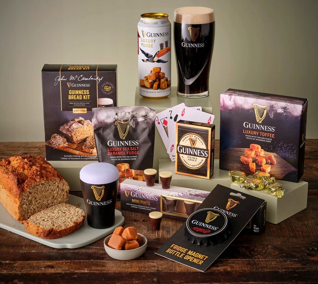 Levně Guinness Snacks & Gift Hamper dárkový koš 9 kusů Gift Box A10