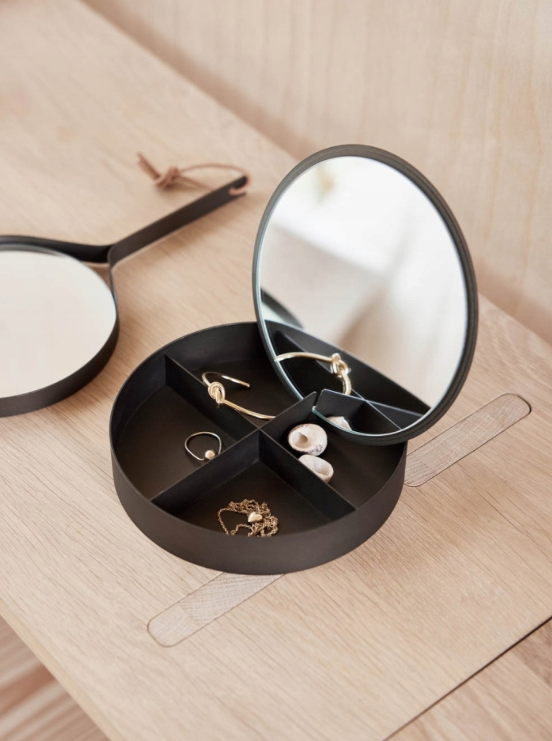 Krabička na šperky Mira Browned Brass Oyoy Living