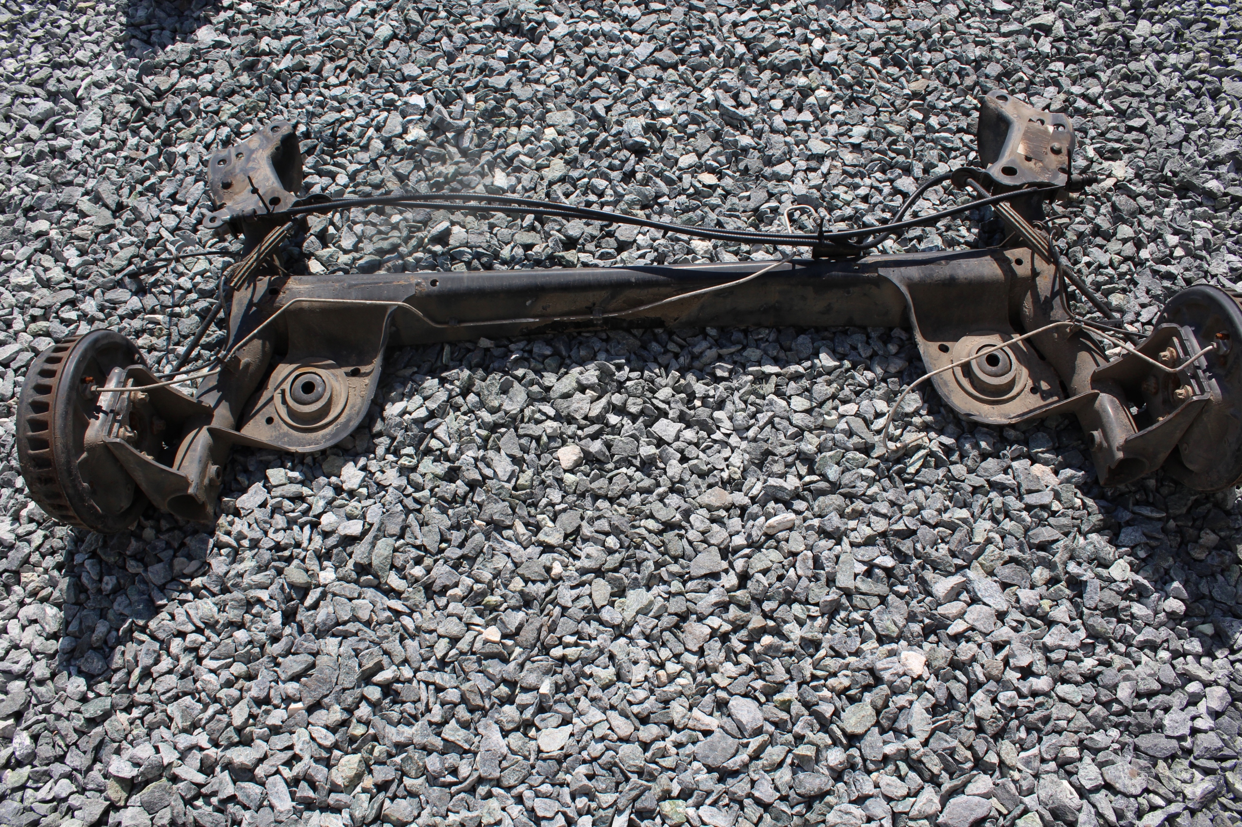 OŚ TYLNA BELKA ZAWIESZENIE TYŁ RENAULT ZOE #821 Jakość części (zgodnie z GVO) O - oryginał z logo producenta pojazdu (OE)