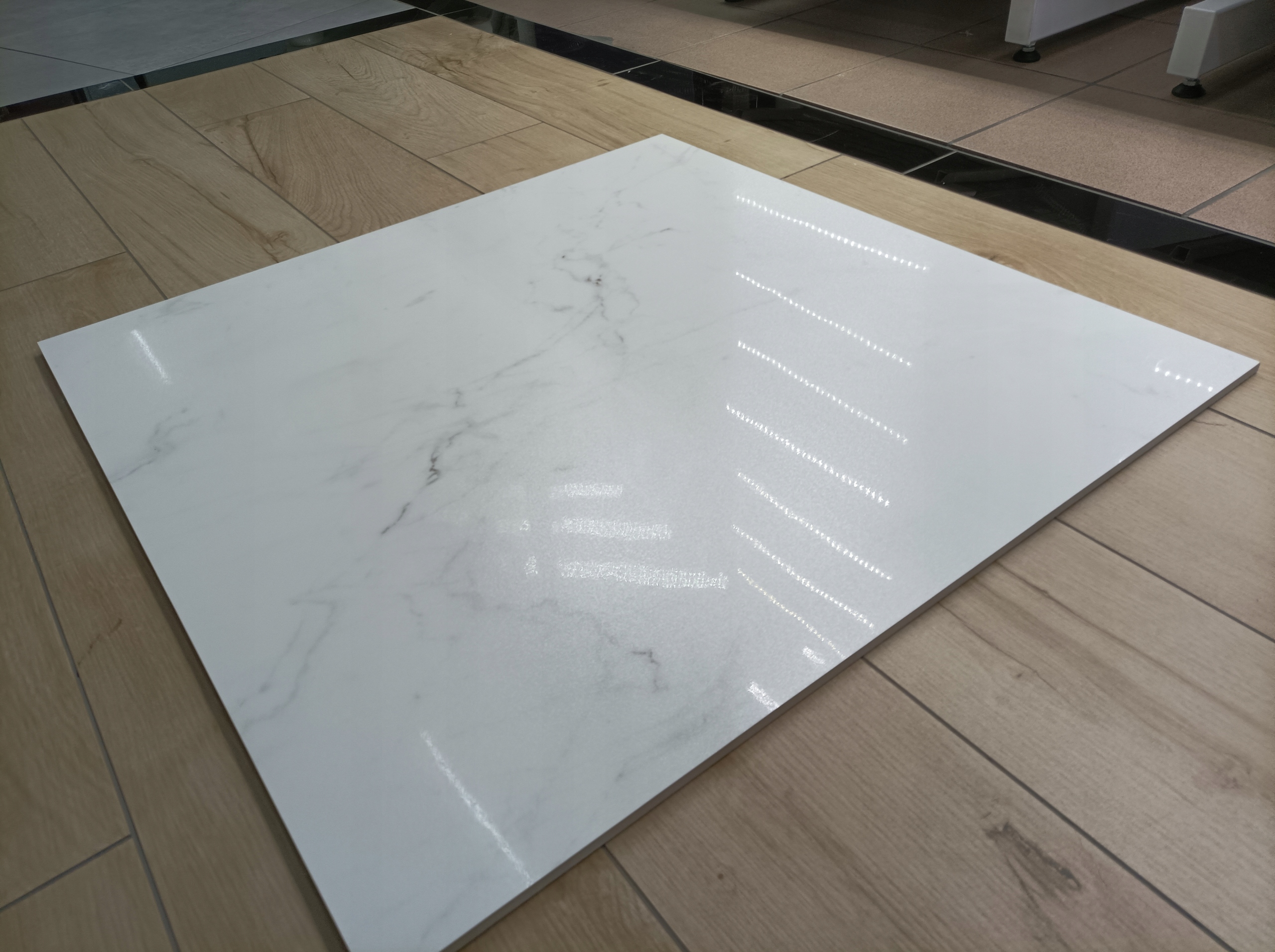 Gres lappato biały marmur 80x80cm hiszpański