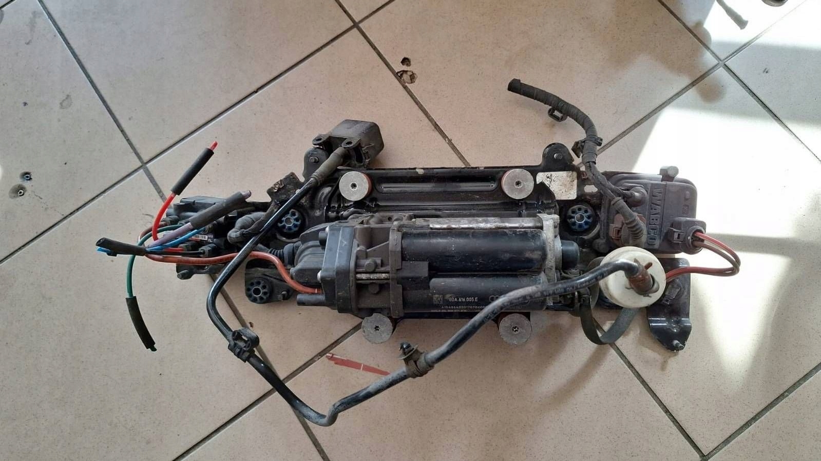 compressor; springing rear part AUDI Q5 80A 80A616005E as new Z NR VIN