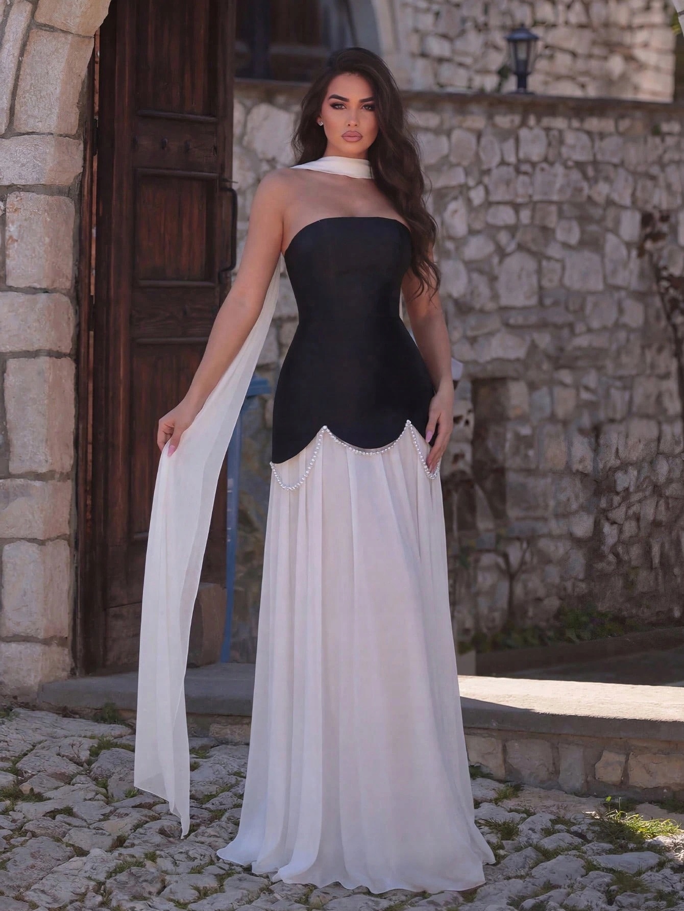 Shein Elegantní Šaty Bez Ramen S Perličkami 1M
