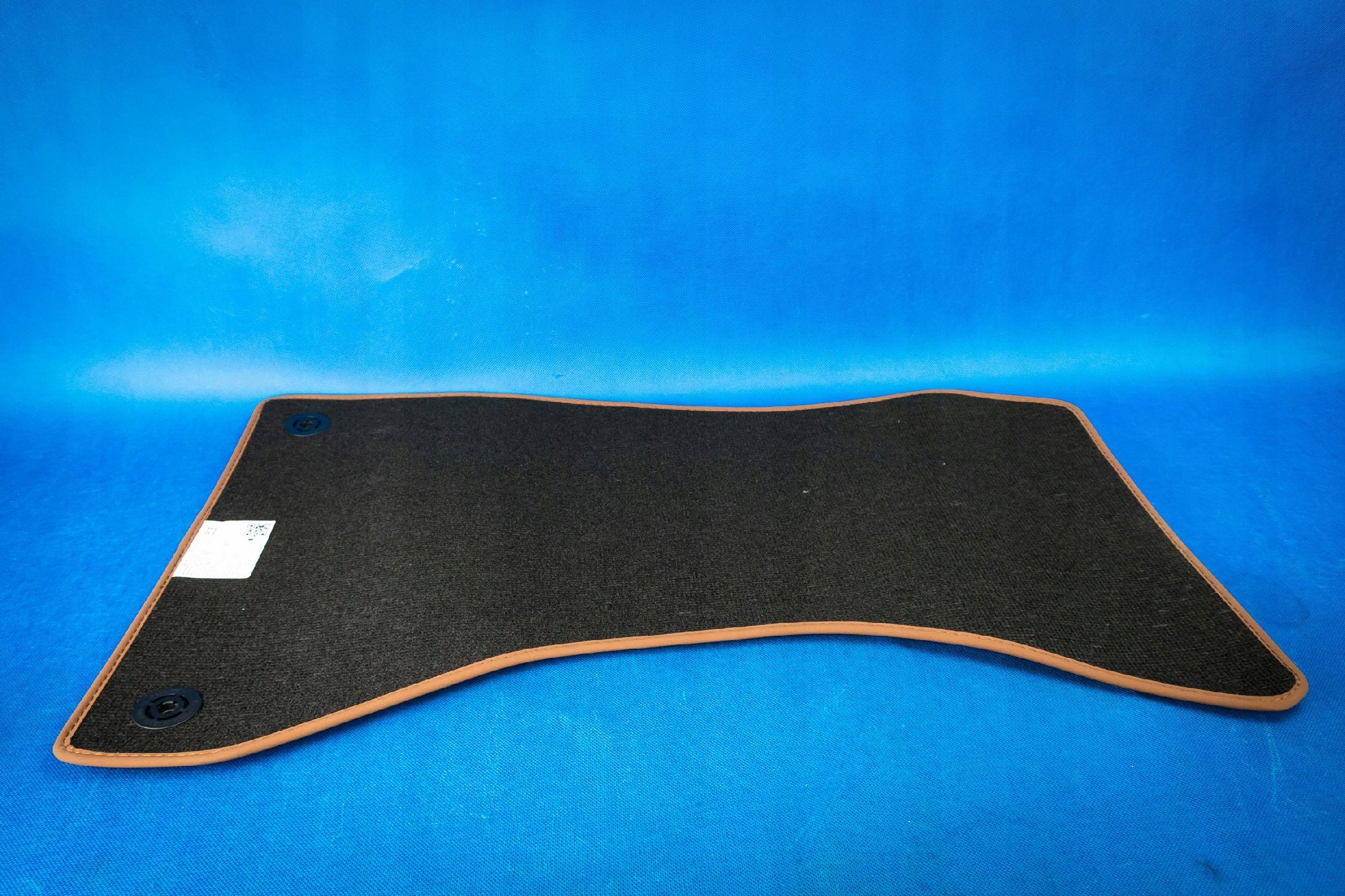 mat right front new Audi A4 8W 8W1863691B KGB