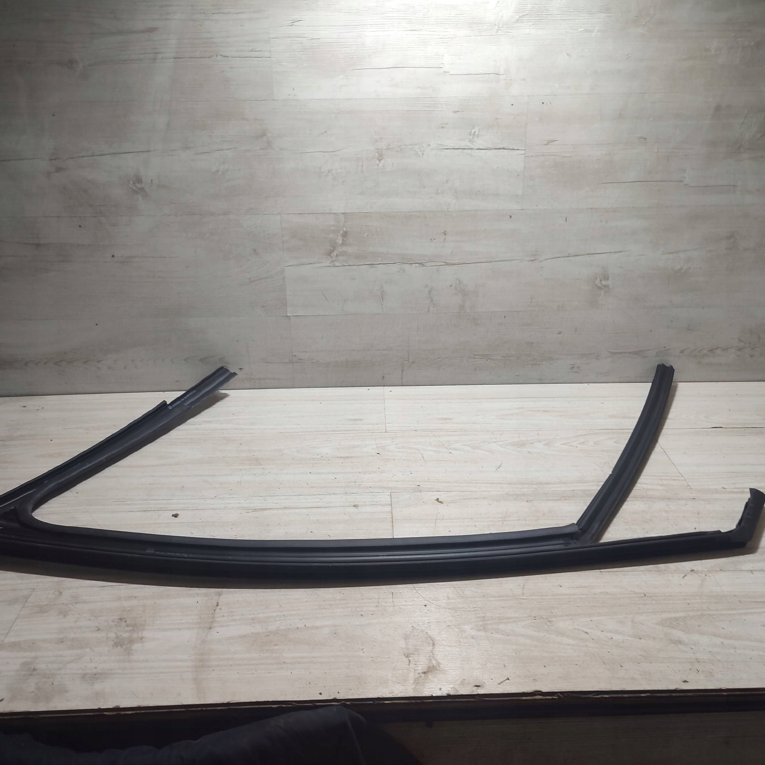 gasket windows door przednich front side right Dacia Jogger