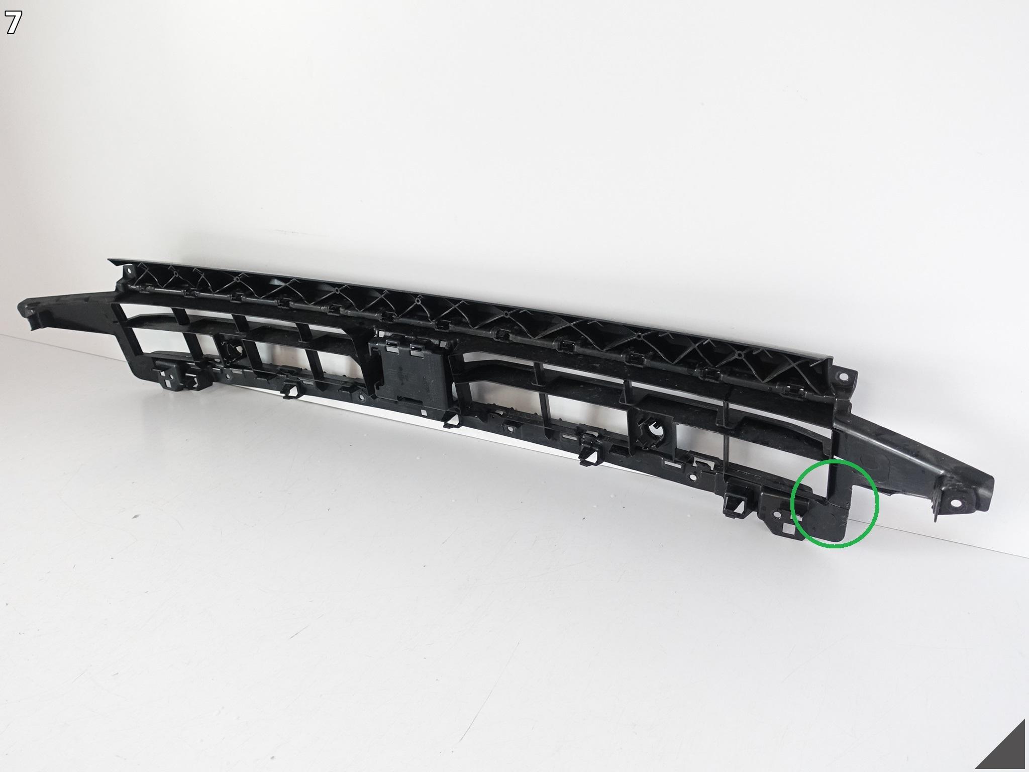 AUDI Q3 II 2 F3 83A 18- grid central lower grille front 83A807683A