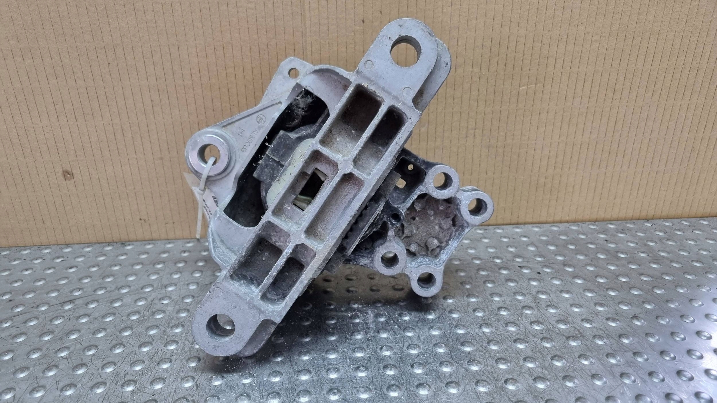 holder engine mount right 32298325 VOLVO XC40 II 1.5 2.0B HYBRYDA
