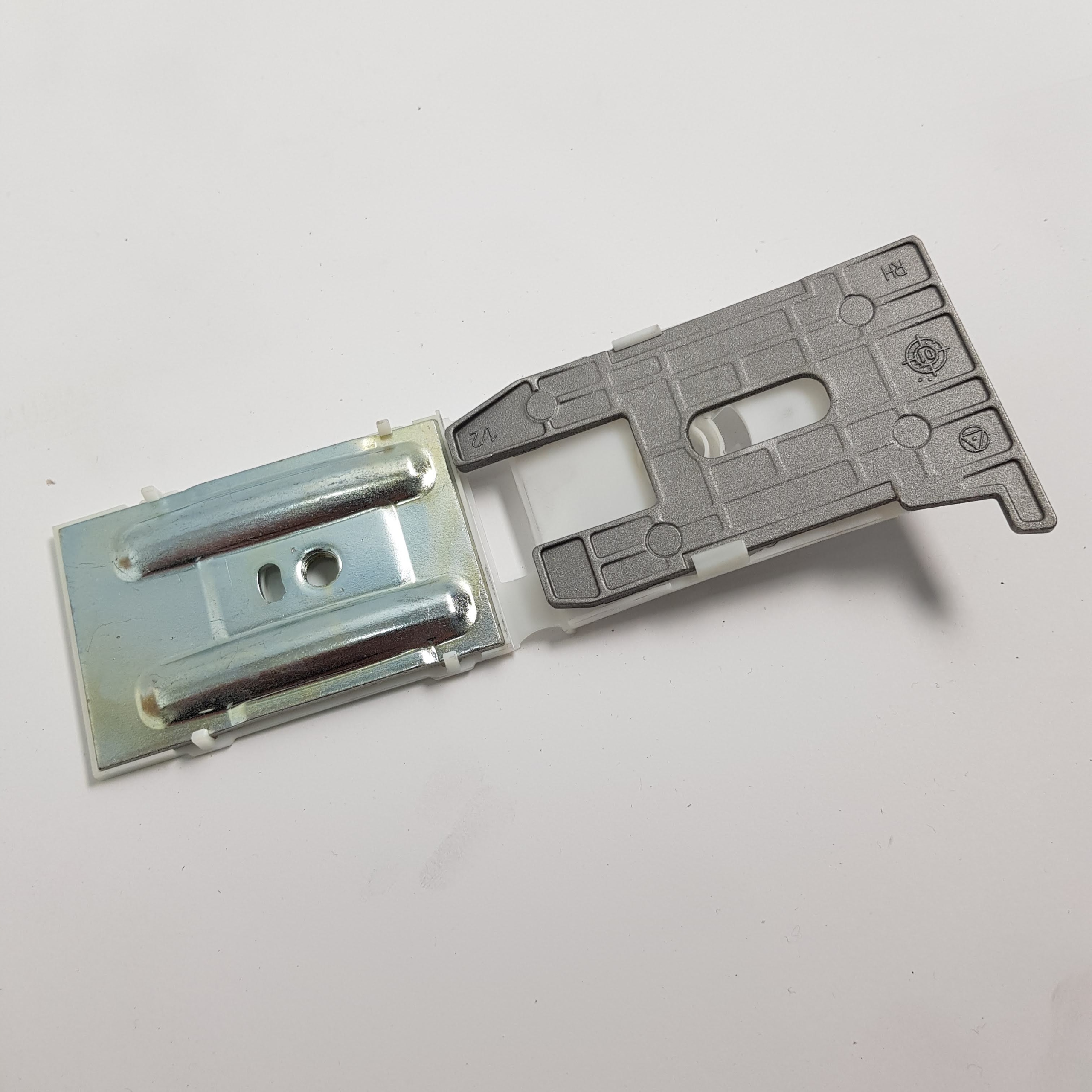 MERCEDES CLK W209 OSŁONA PLASTIK ZAŚLEPKA