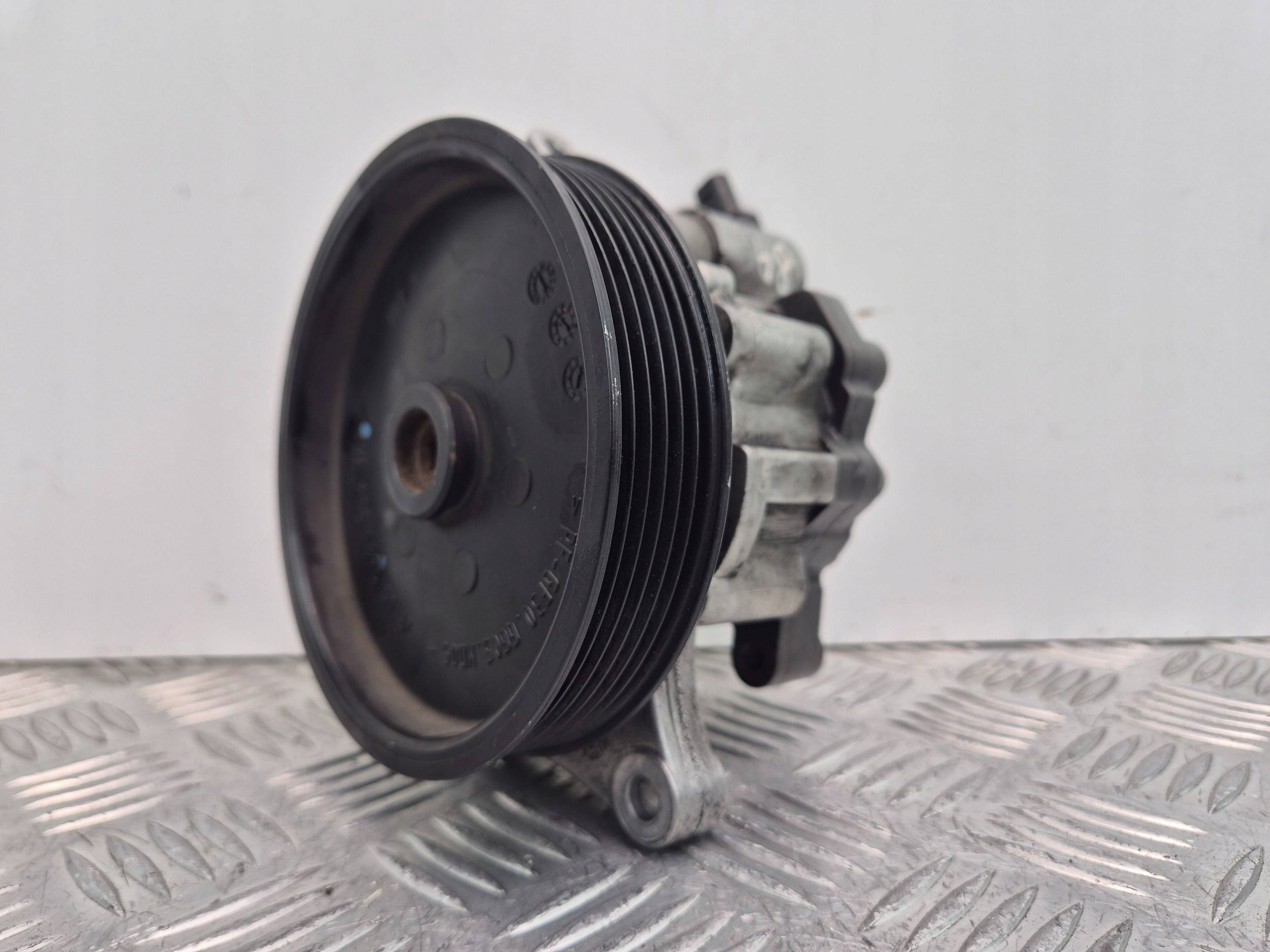 Mercedes C200 CGI W204 Pompa servosterzo A0064667501 M271