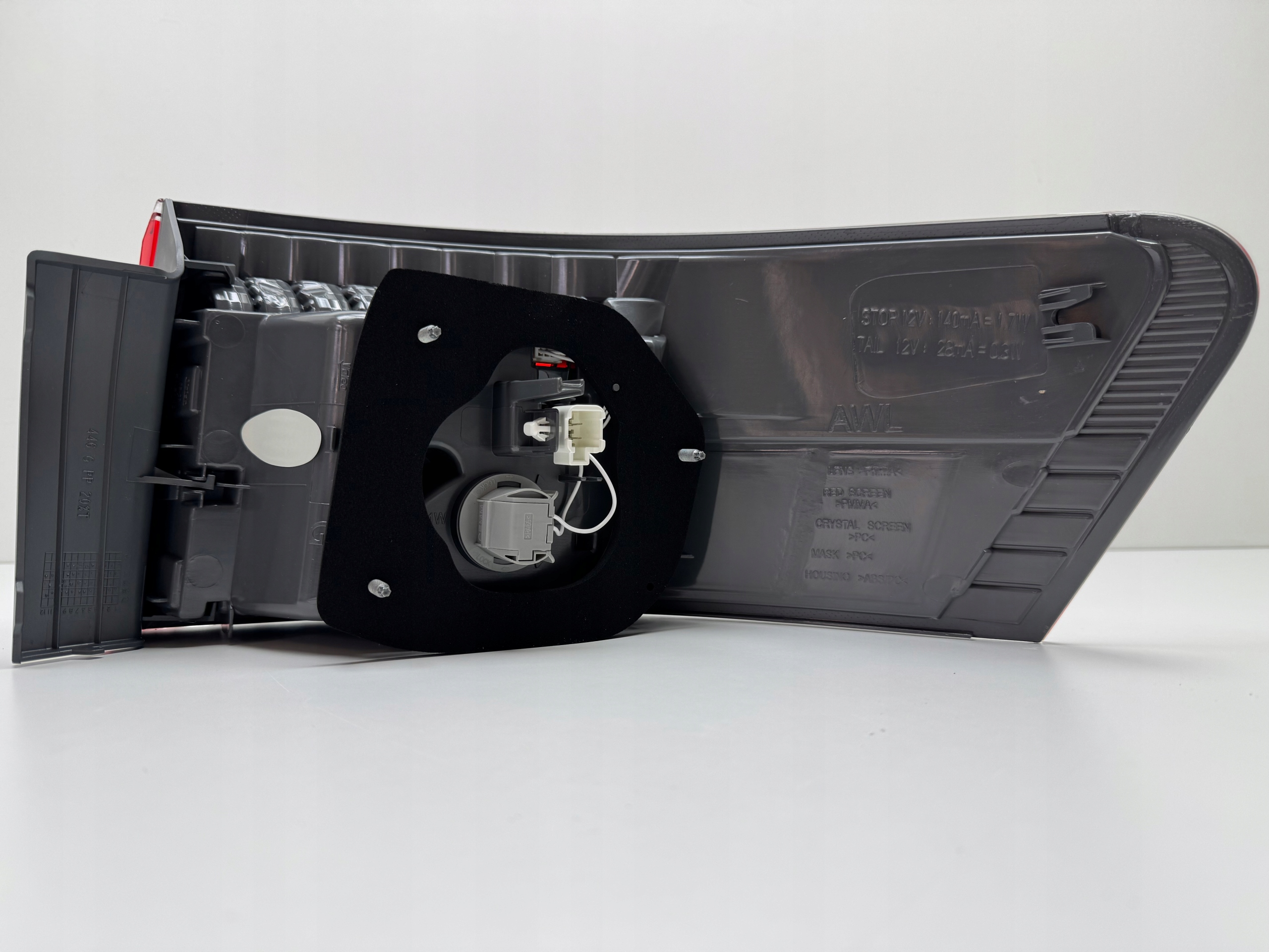 VALEO 043962 LAMPA TYŁ TYLNA LEWA AVENSIS 10/2008 - T27 KOMBI Producent części Valeo