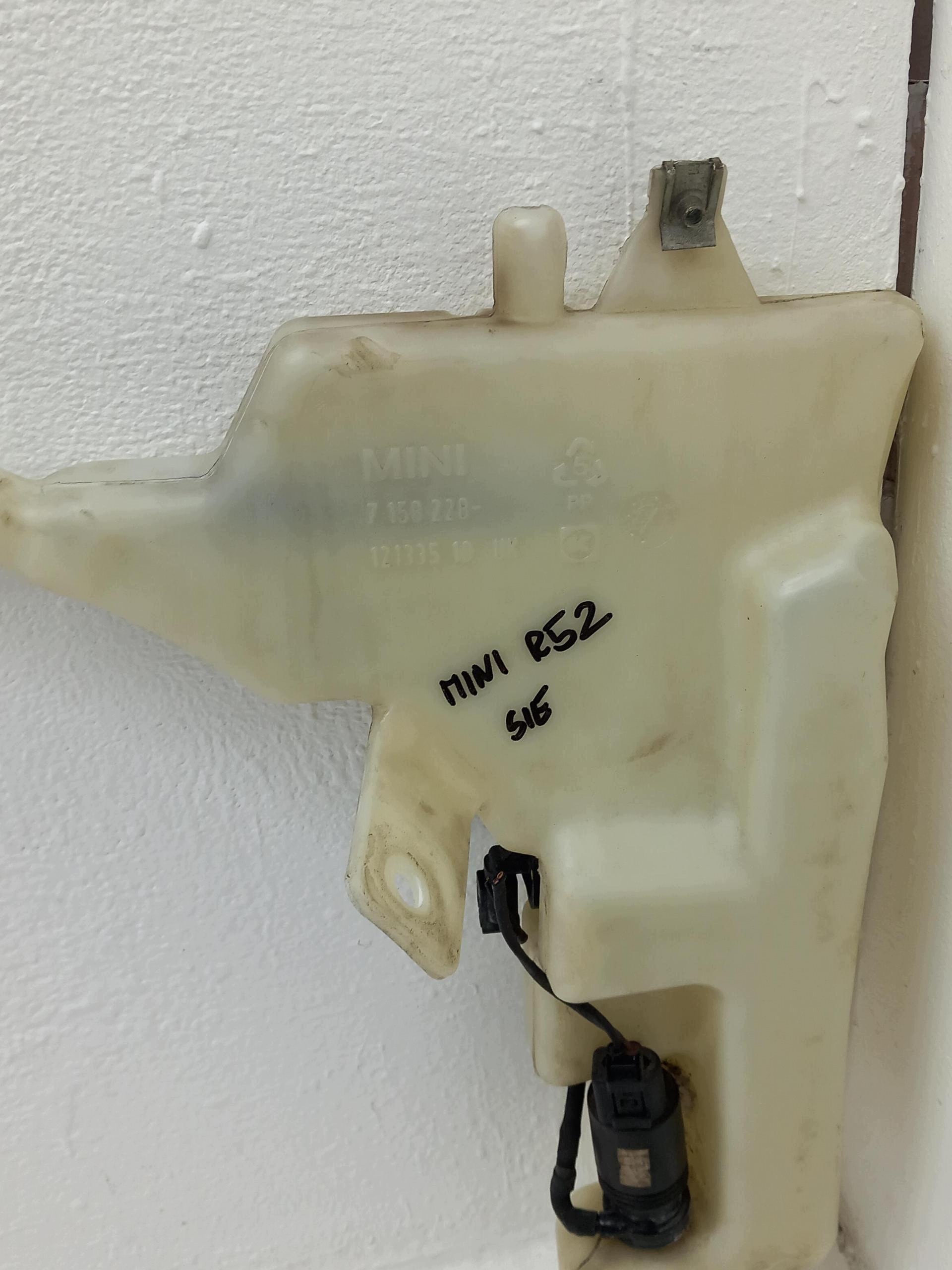 MINI COOPER ONE R50 R52 R53 washer fluid tank 7158228 OEM