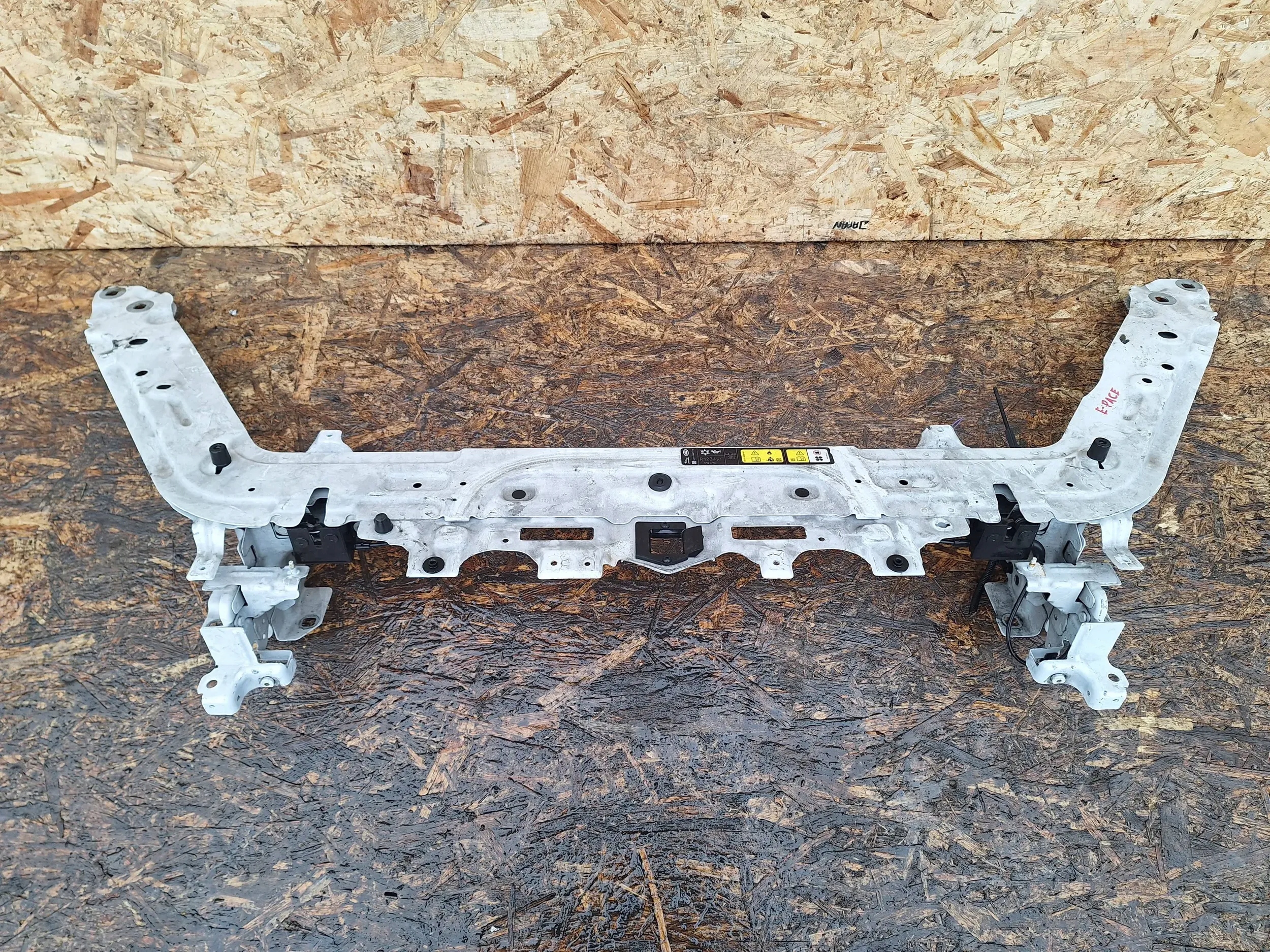 support panel for radiators zamkowy upper Jaguar E-Pace X540 17