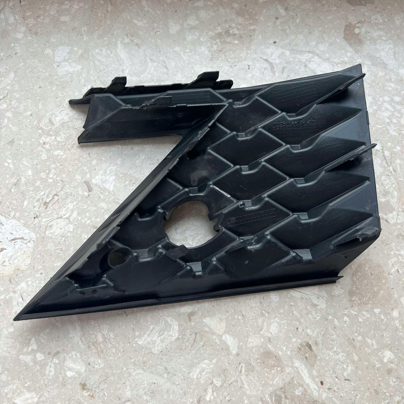 SKODA SCALA LIFT 2024-> grid of a bumper left front 657807681B