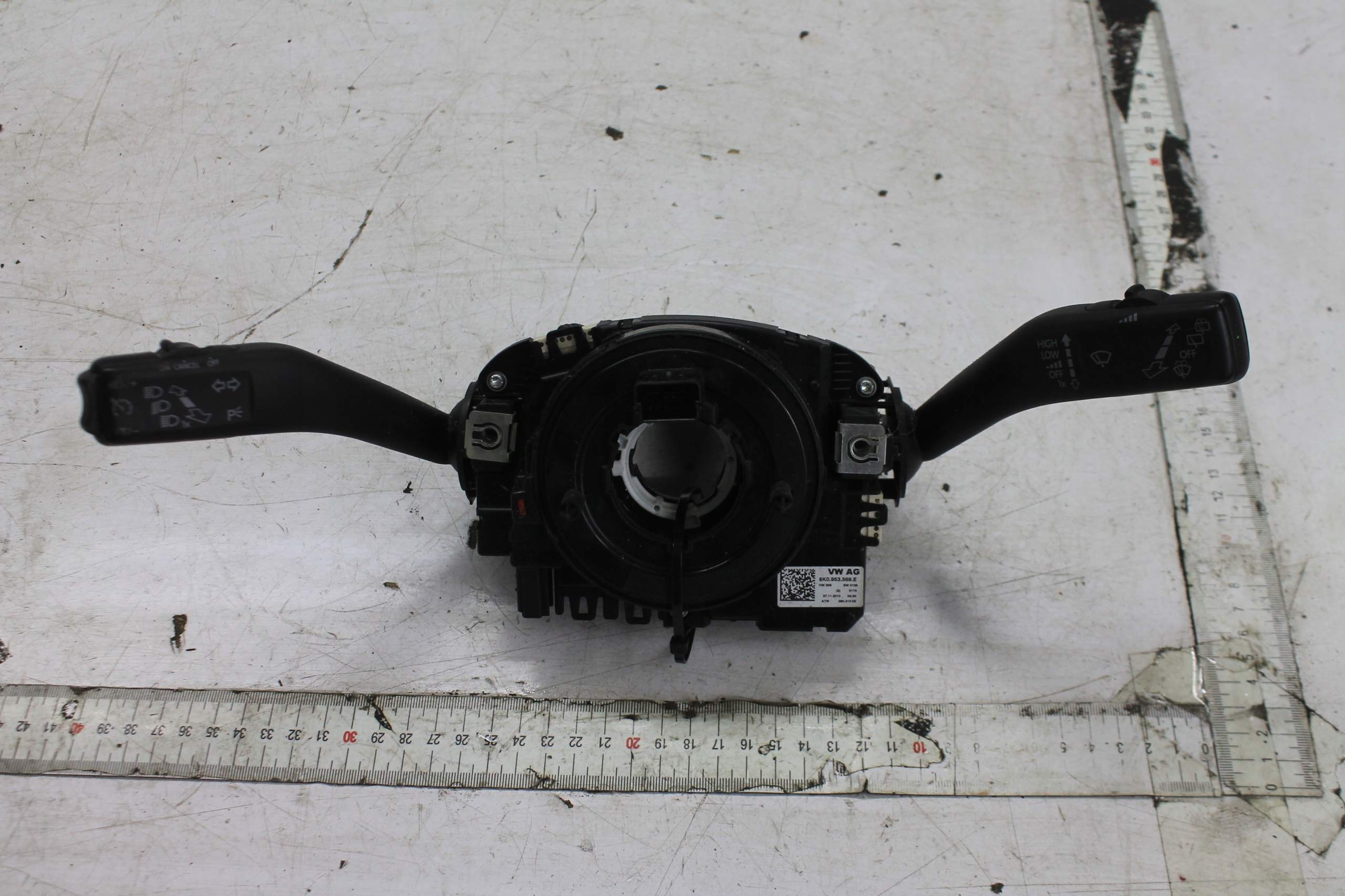 steering wheel levers and controls ring 5K0953521BN ALTEA 09