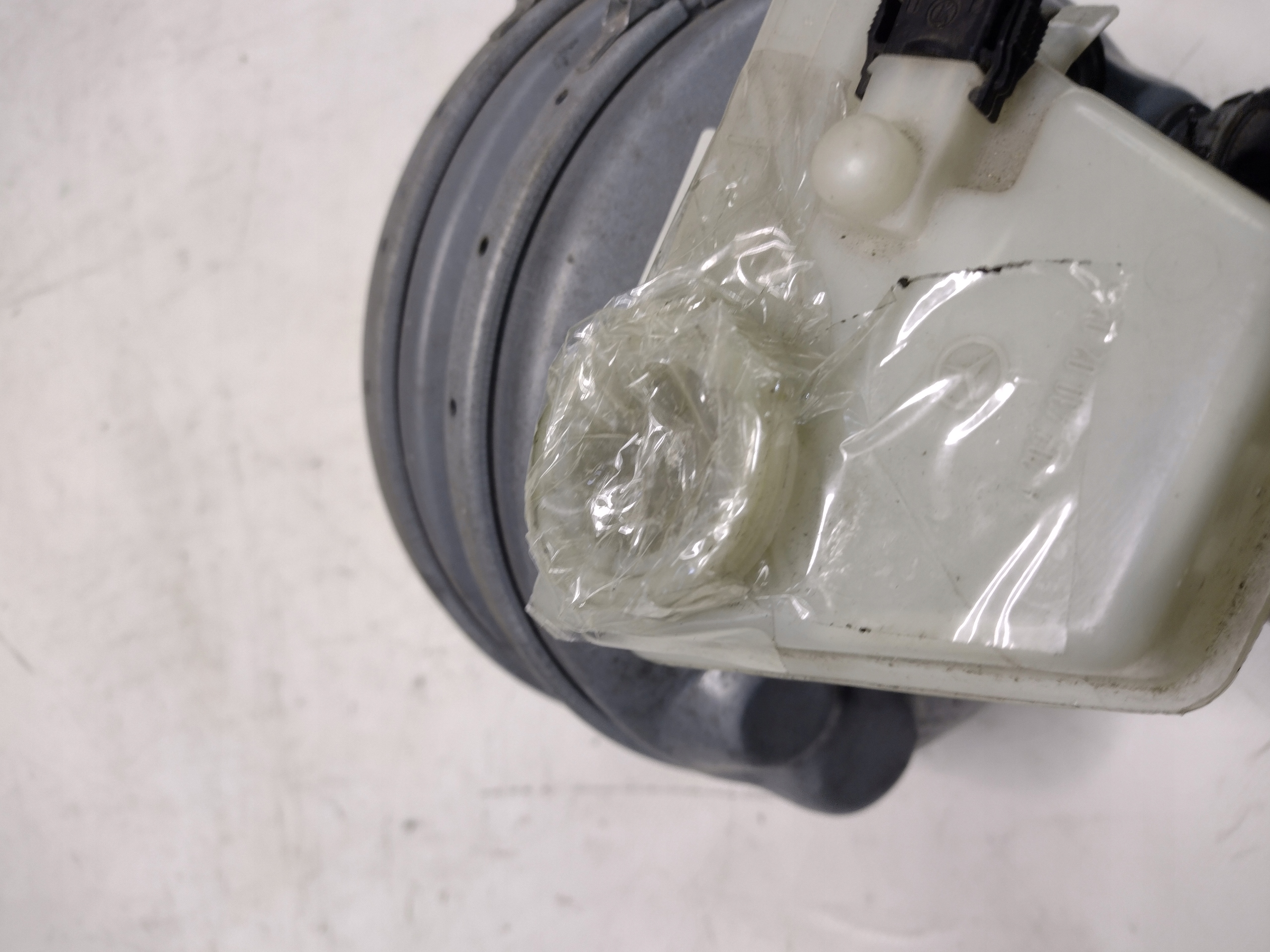 servo brake, pump Mercedes W210 2,0 compressor; A2104300130