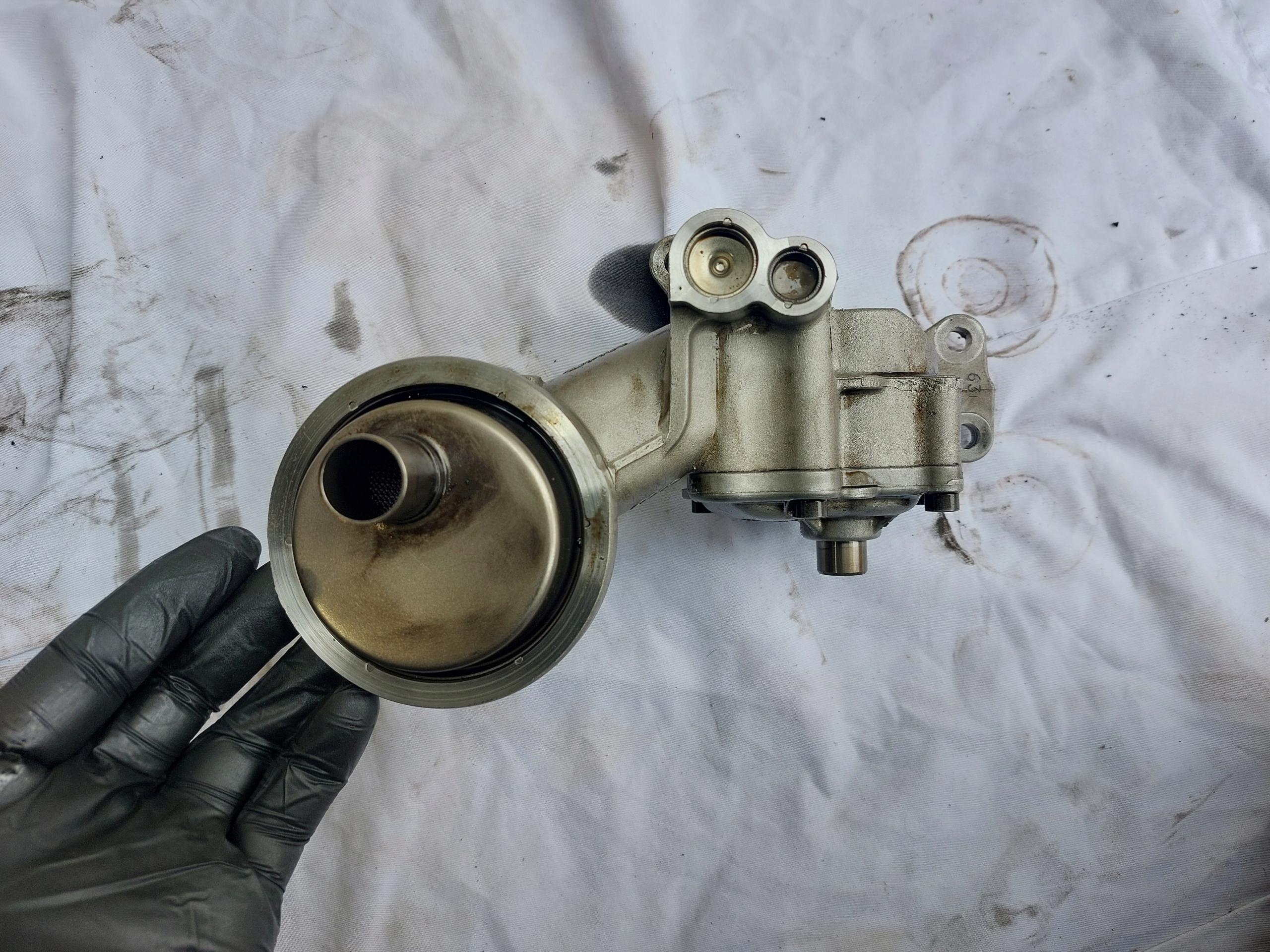 AUDI A6 C6 3.0 TDI ASB oil pump 059115105AD
