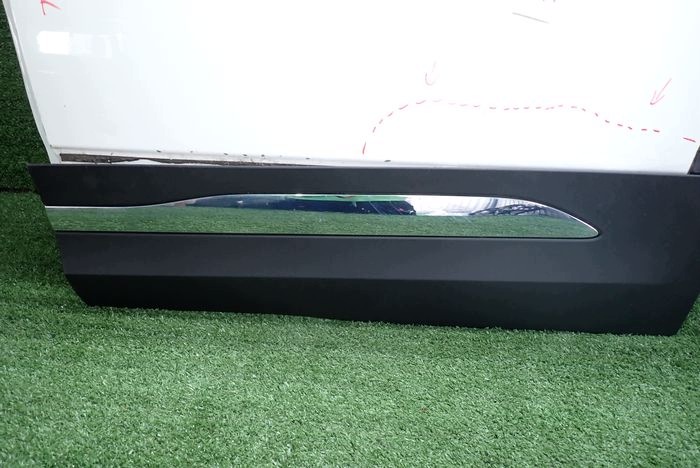 MERCEDES W247 247 GLA 19- door left rear. rear part
