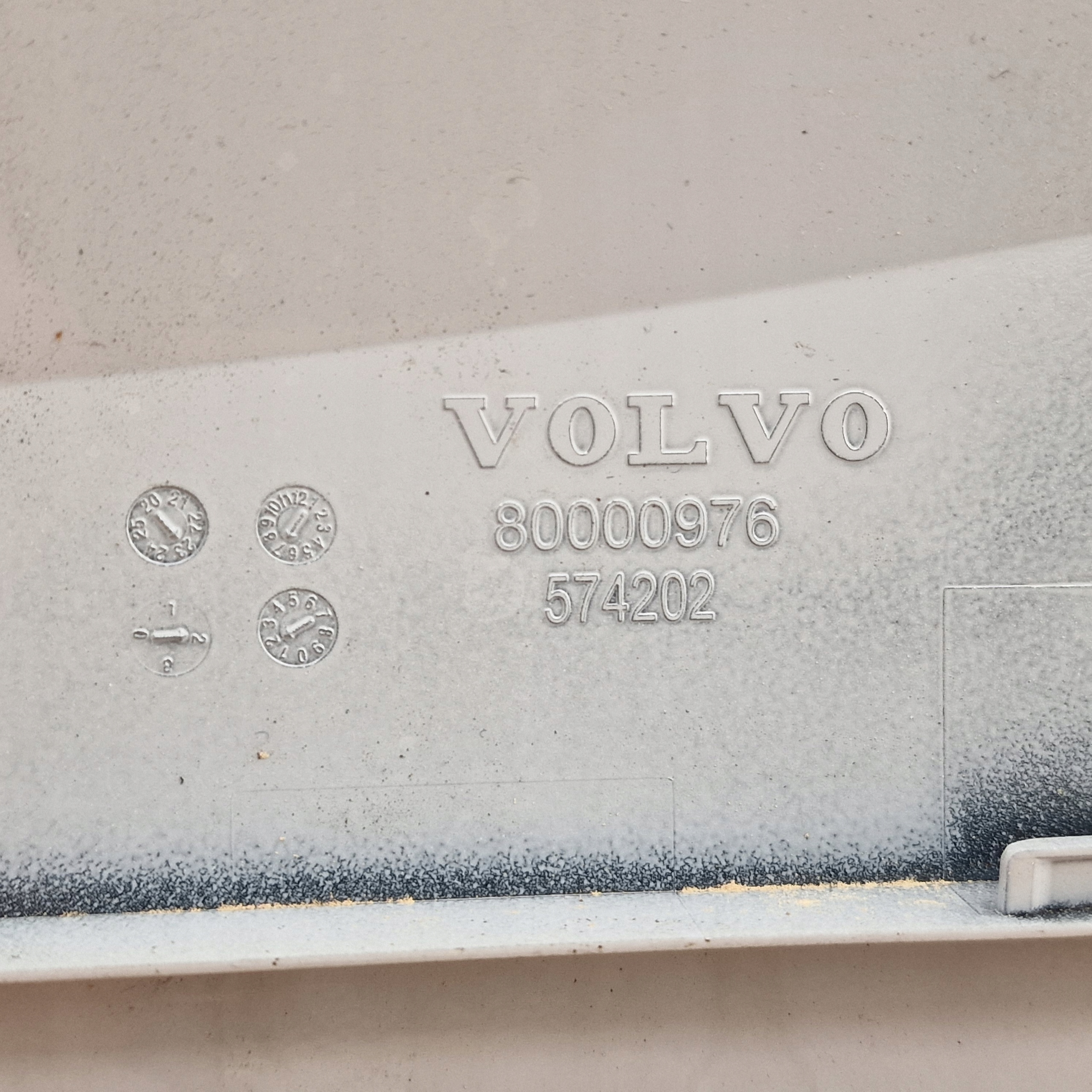 KLAPKA GNIAZDA LADOWANIA VOLVO EX30 EX30 CC Farbe CLOUD BLUE