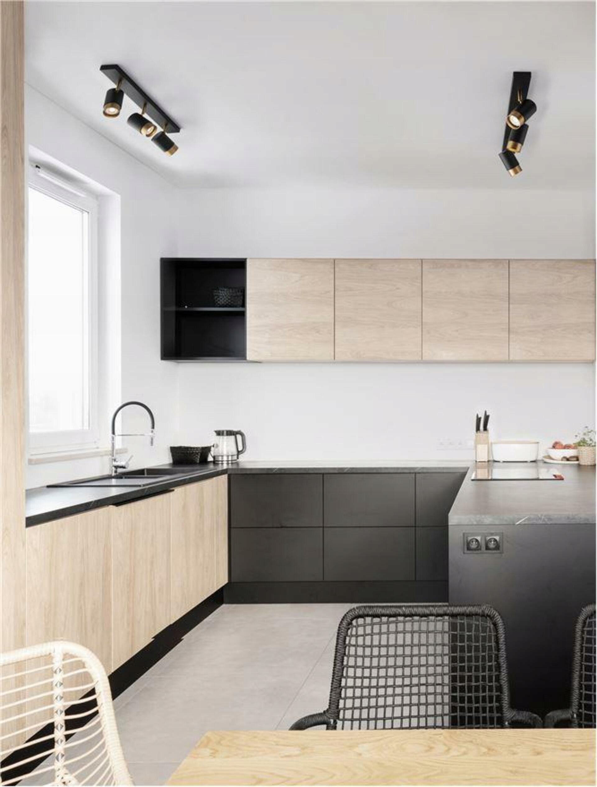 Nova Luce bodové svítidlo Pogno černá a zlatý hliník GU10 3x10W IP20 220-24