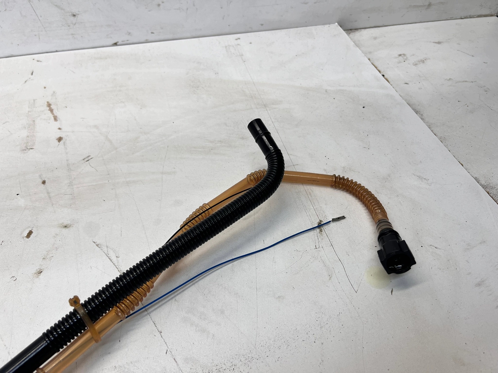 PLYWAK des Kraftstoffsbehälters Sensor AUDI A6 C6 4F0201317 Original 1/26