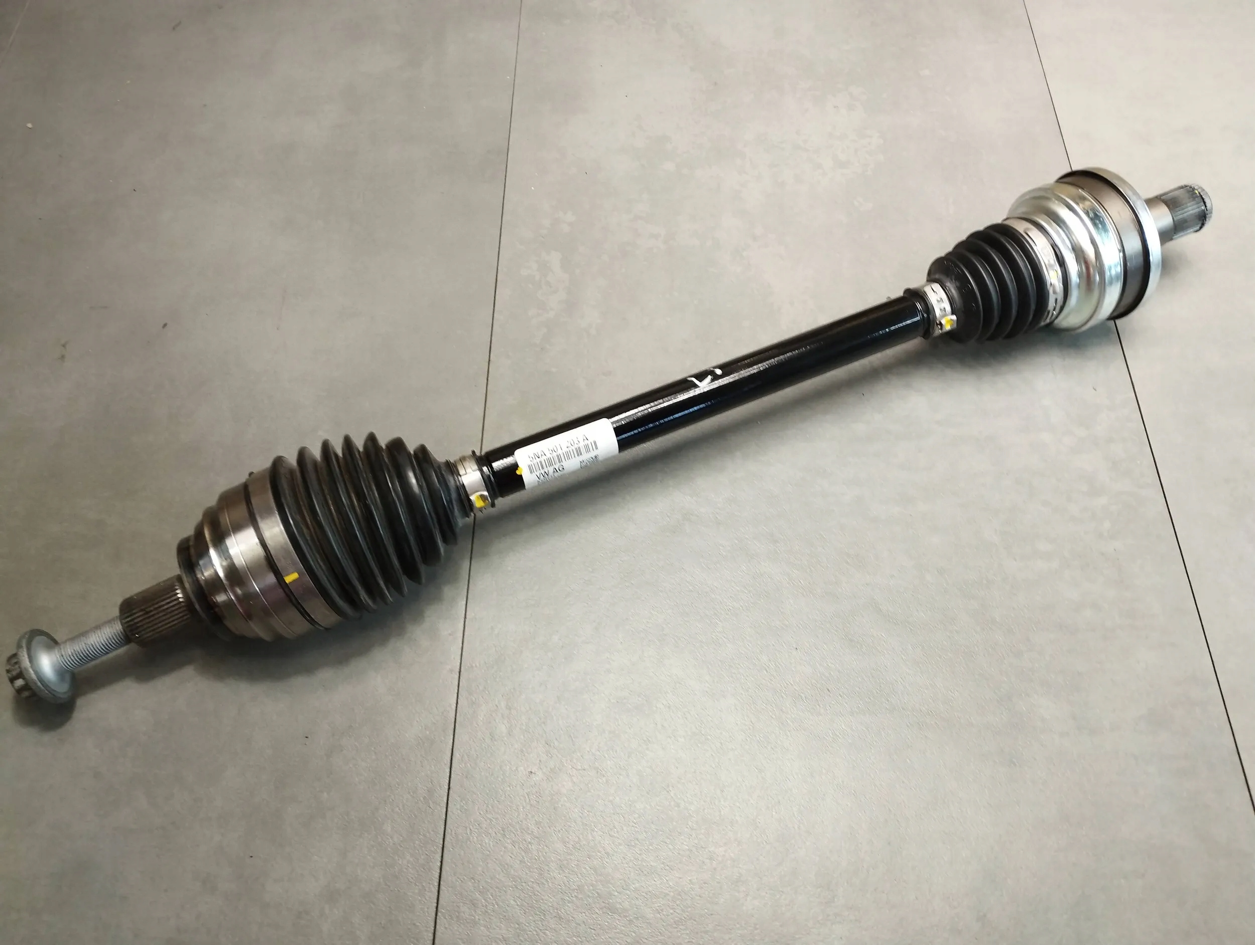 VW Arteon R 2.0 TSI semi-axis left rear part 5NA501203A