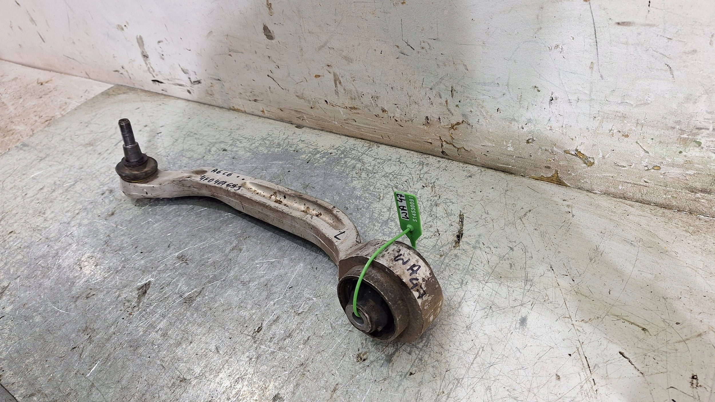 arm left front 4F0407693G AUDI A6 C6