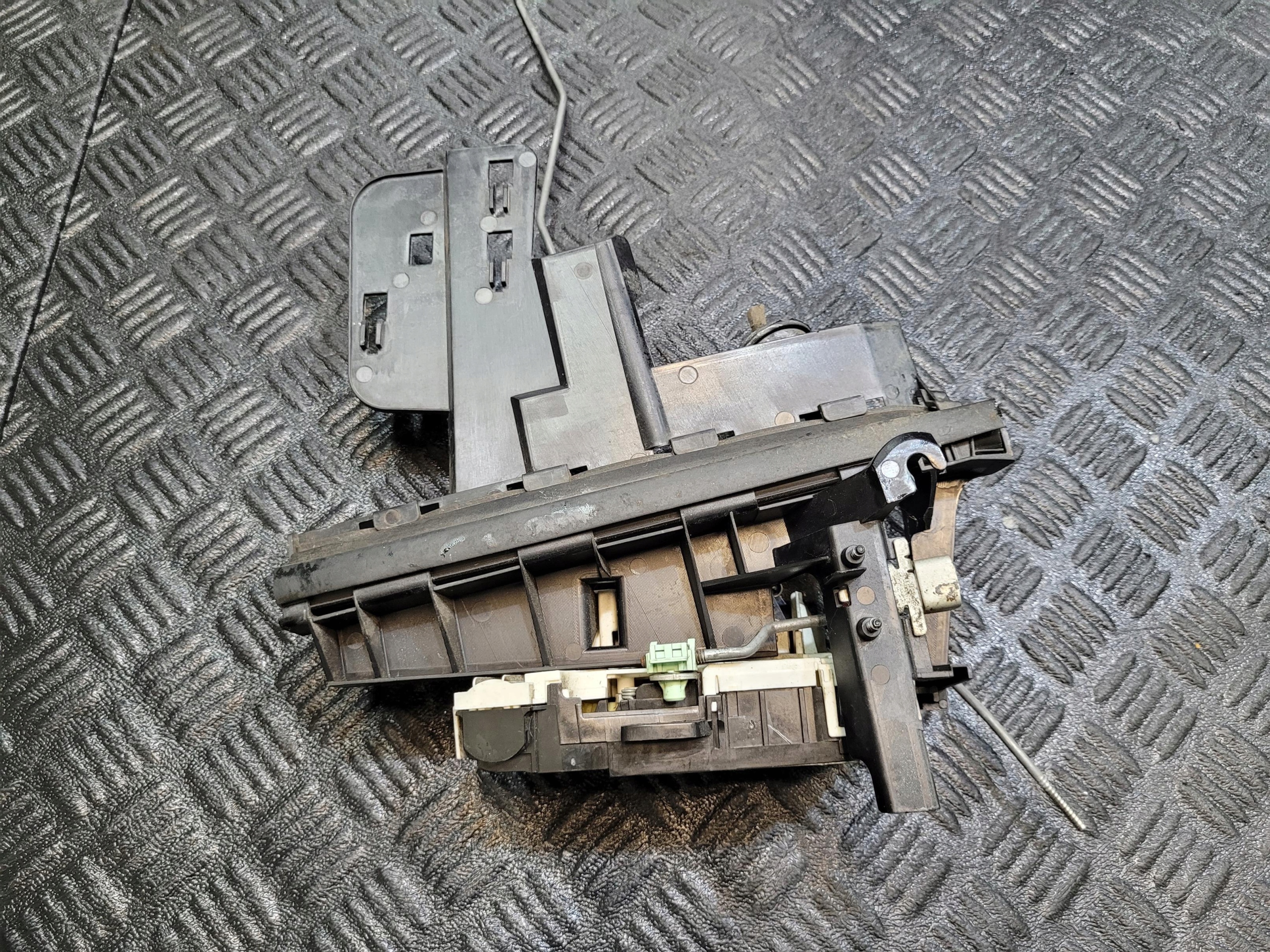lock door rear part rear left P04589283AF DODGE NITRO