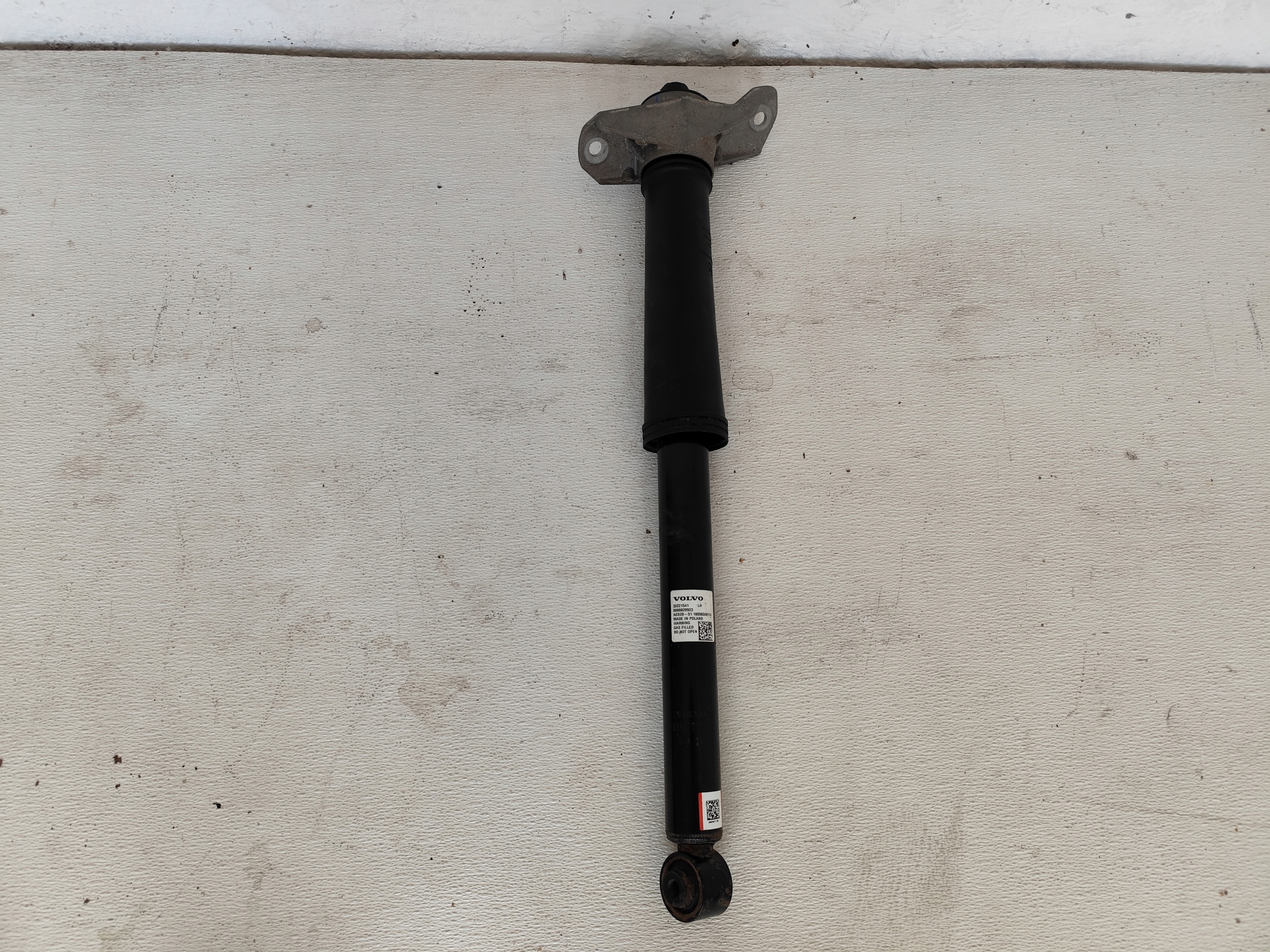 VOLVO XC40 2018 shock absorber rear left 32221541