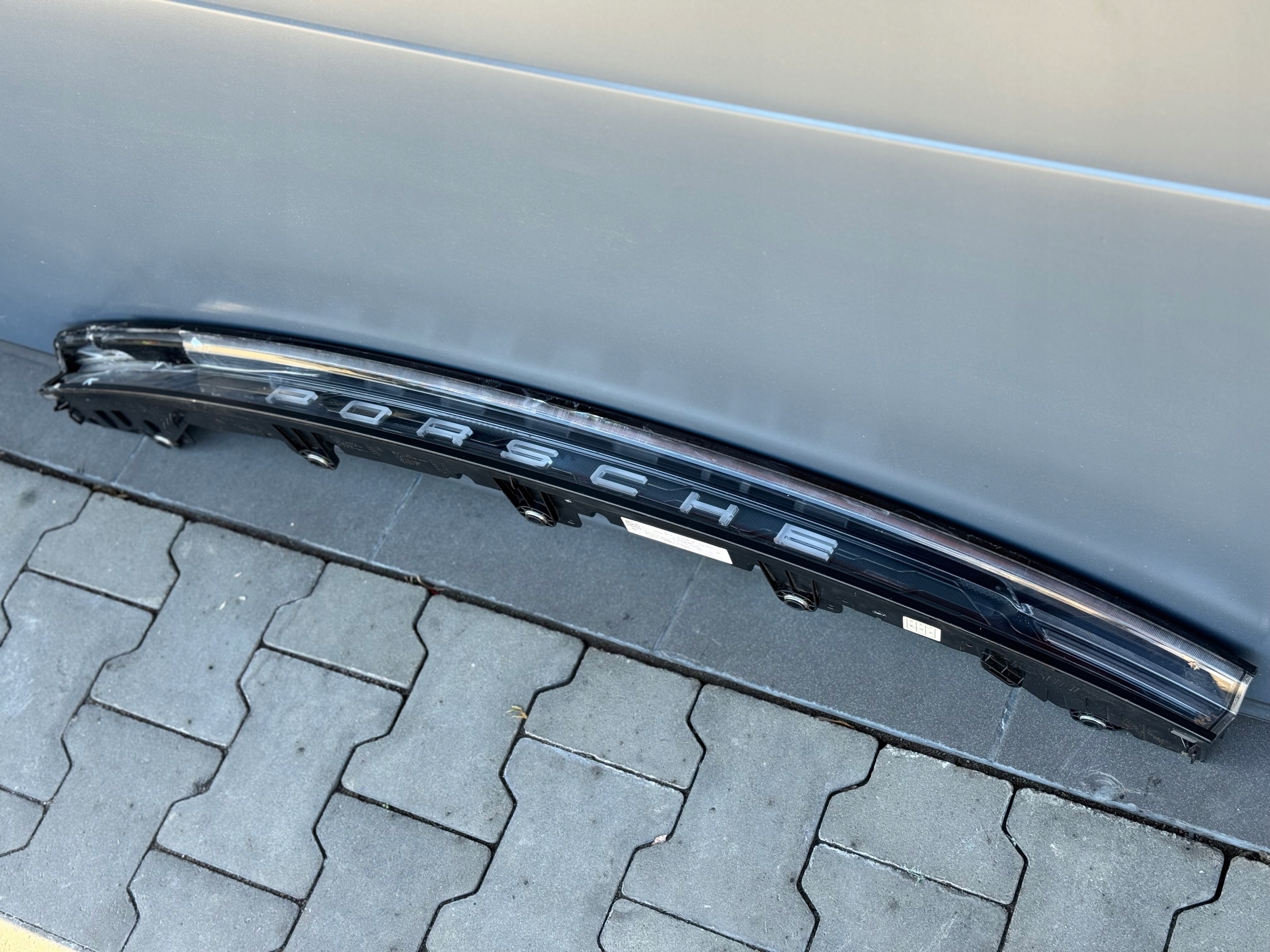 light cap rear part PORSCHE TAYCAN 9J1 9J1945081M