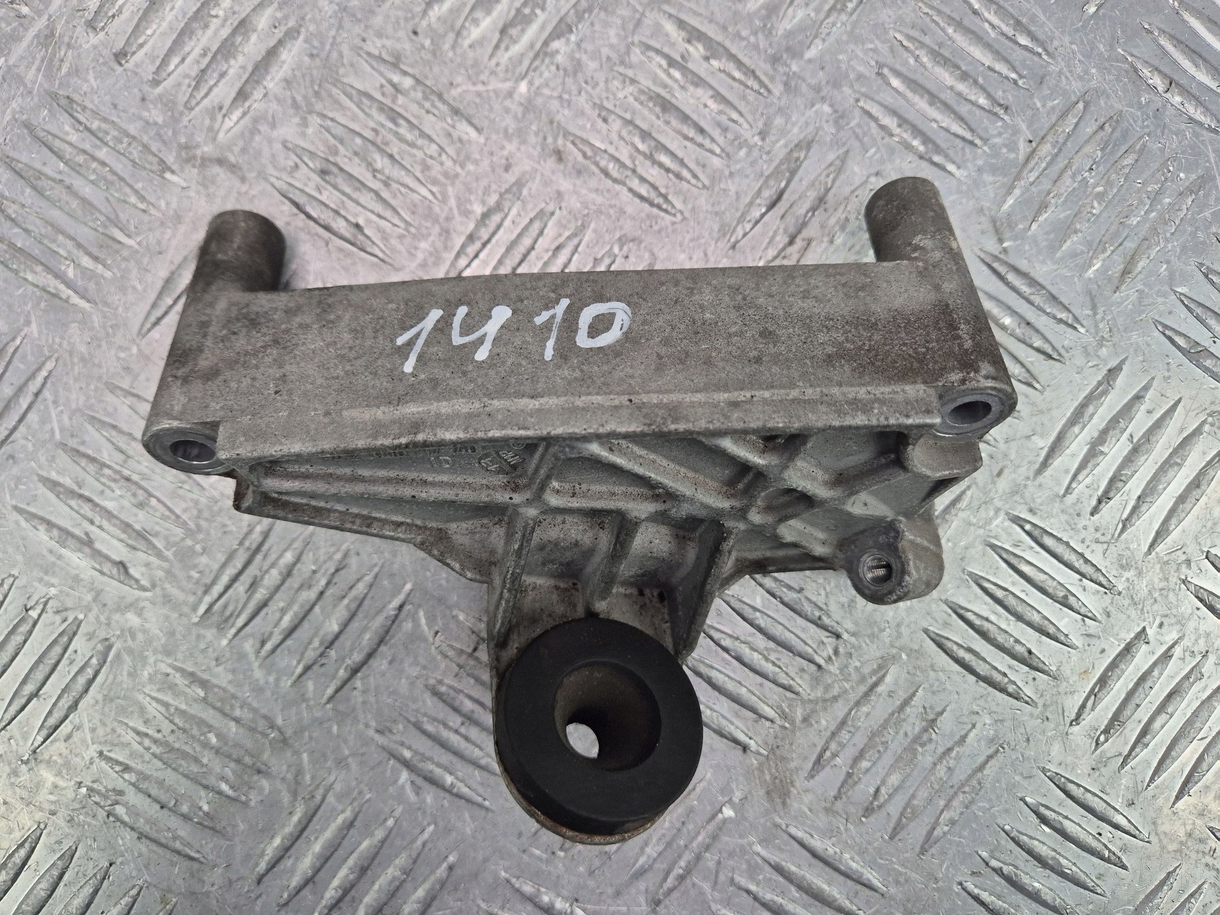 engine mount Mercedes ML350 W166 A6420101740 OM642.826