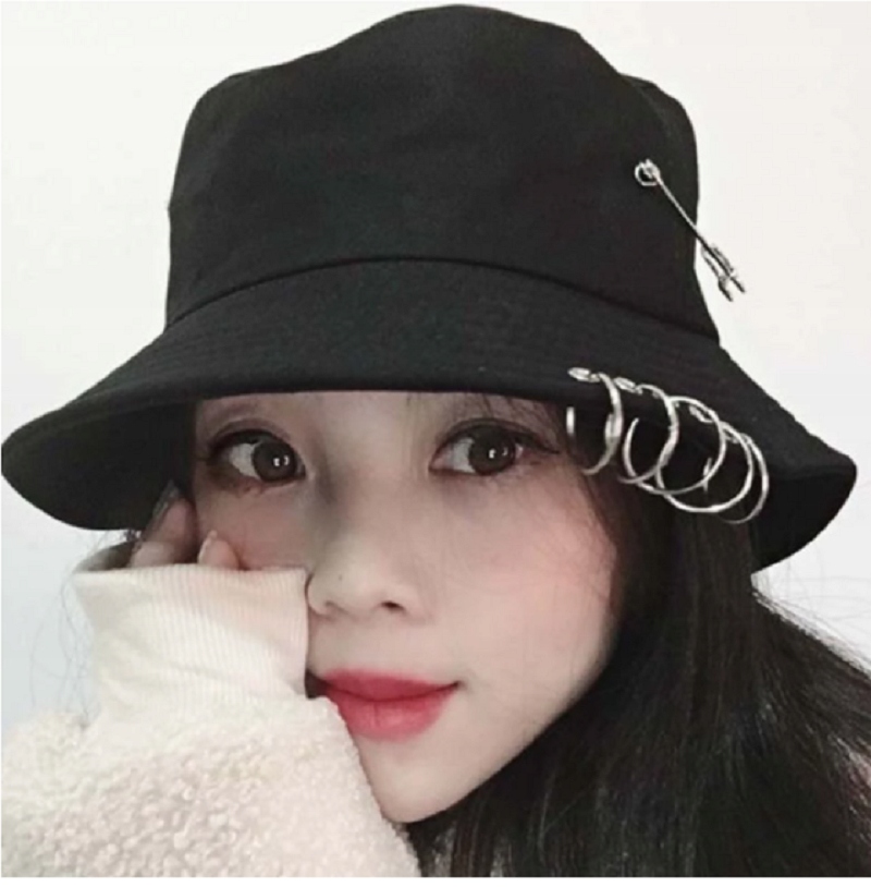 KAPELUSZ RYBACKI PUNK BUCKET HAT CZAPKA CZARNA AGRAFKA Rozmiar (obwód głowy w cm) uniwersalny