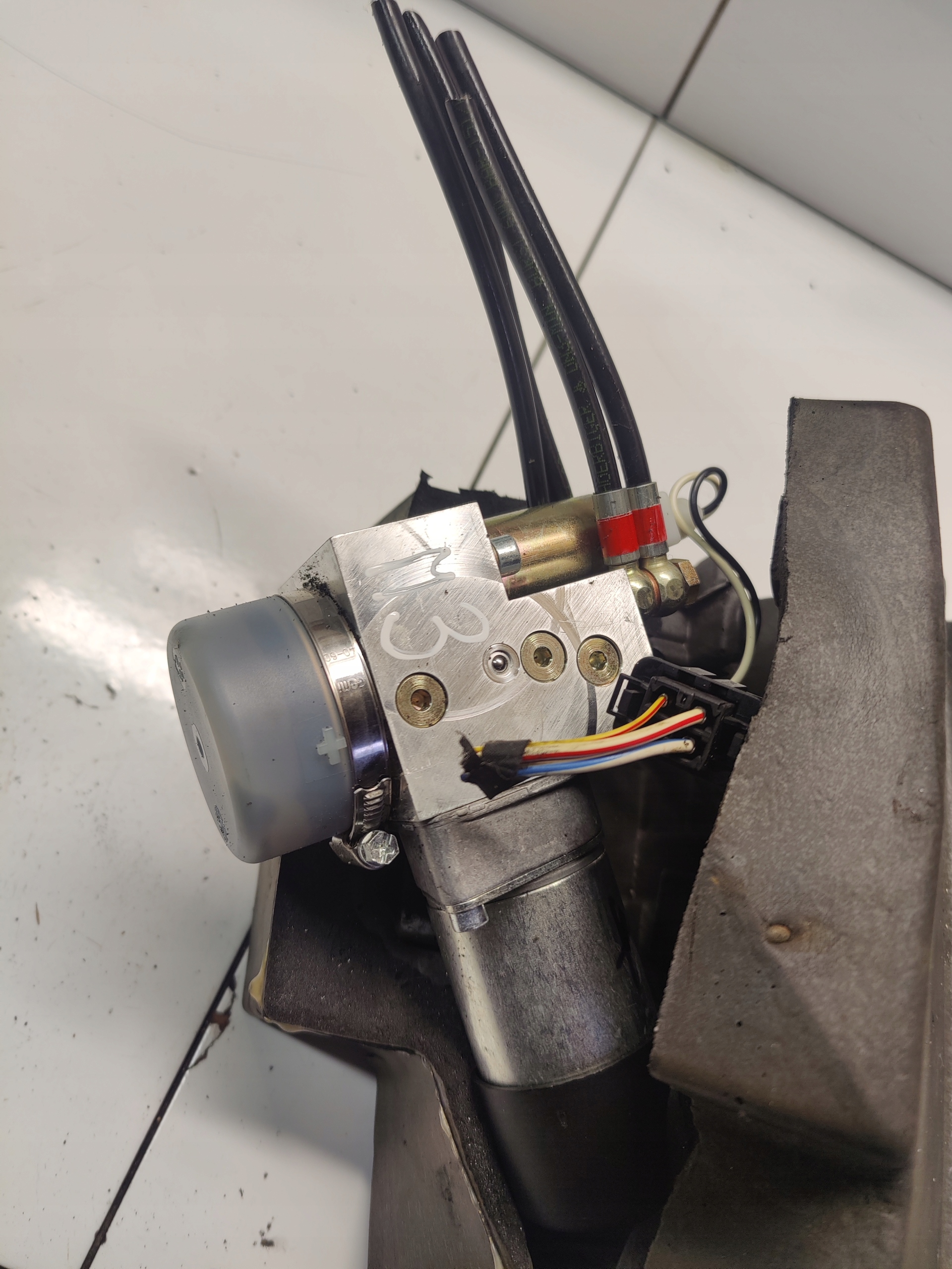 VW PHAETON pump compressor; mechanism bonnet 3D5827785