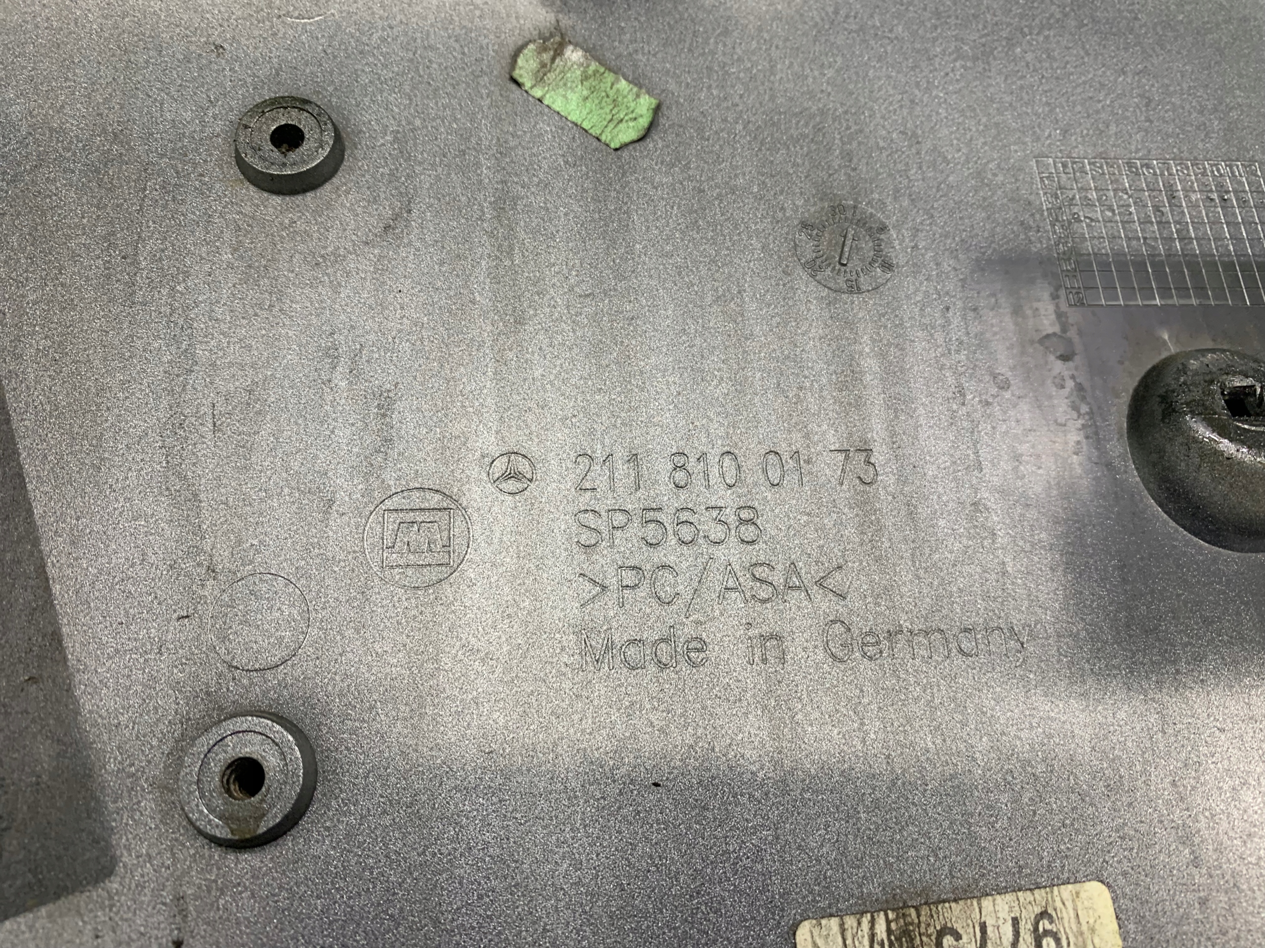 MERCEDES E KLASA 211 Couverture du capot Berline 775 2118100173