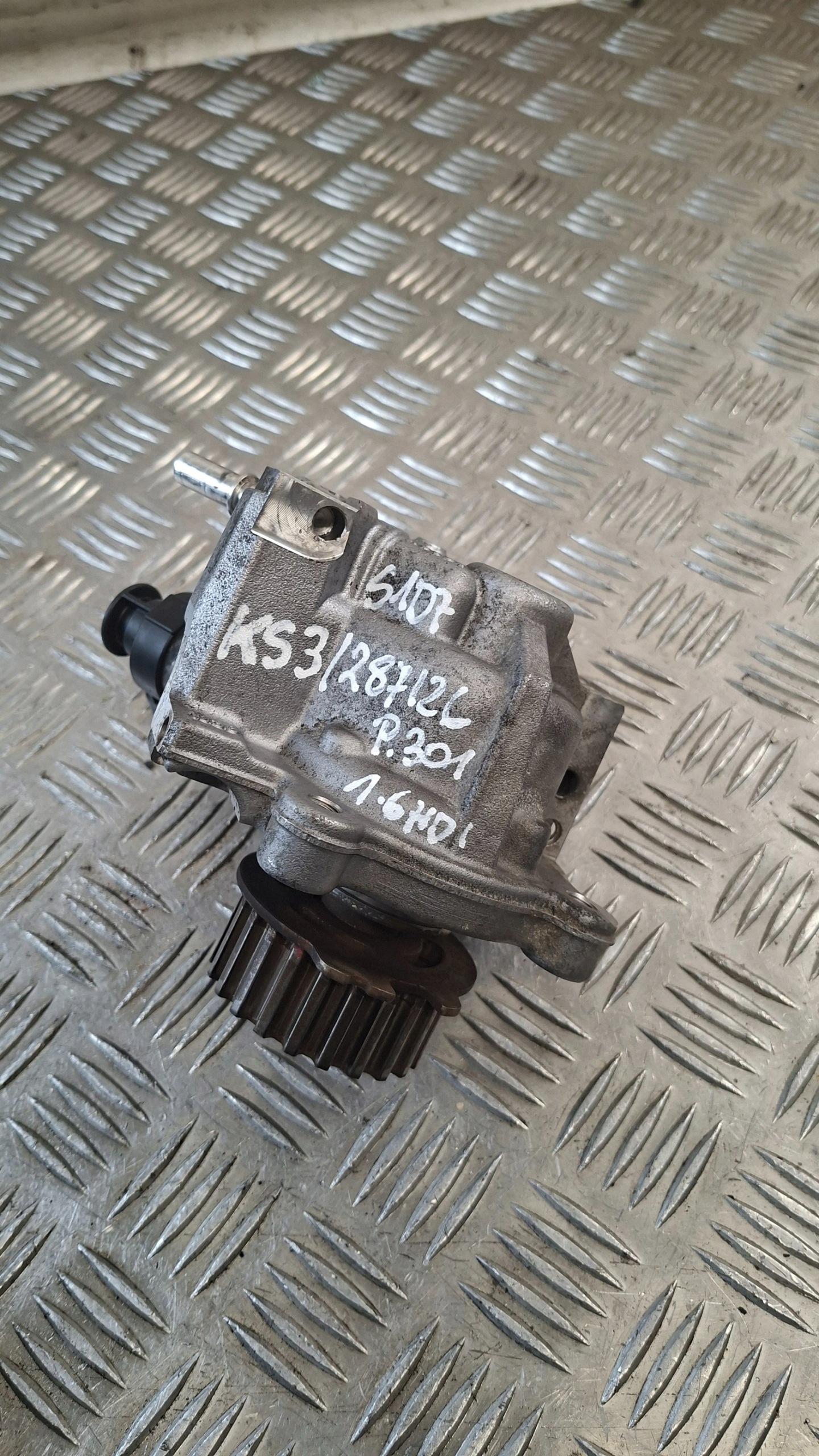 injection pump PEUGEOT 301 1.6HDI