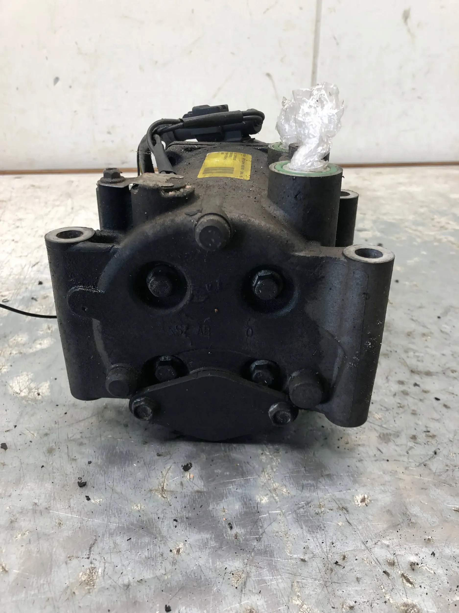 compressor compressor; of the air conditioning FORD FOCUS MK1 YS4H-19D629-AC