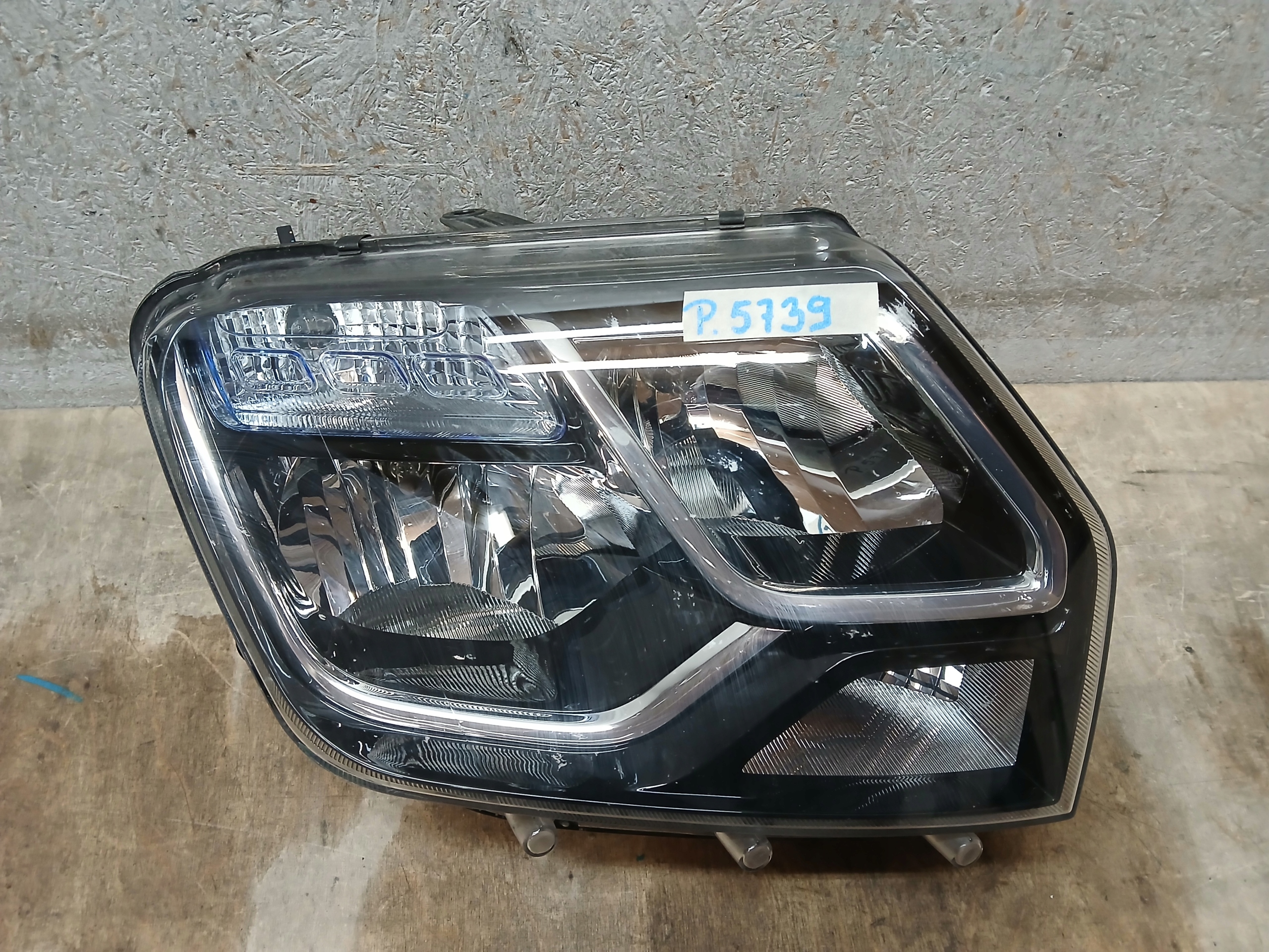 light front right DACIA DUSTER and 1 LIFT 260105828R