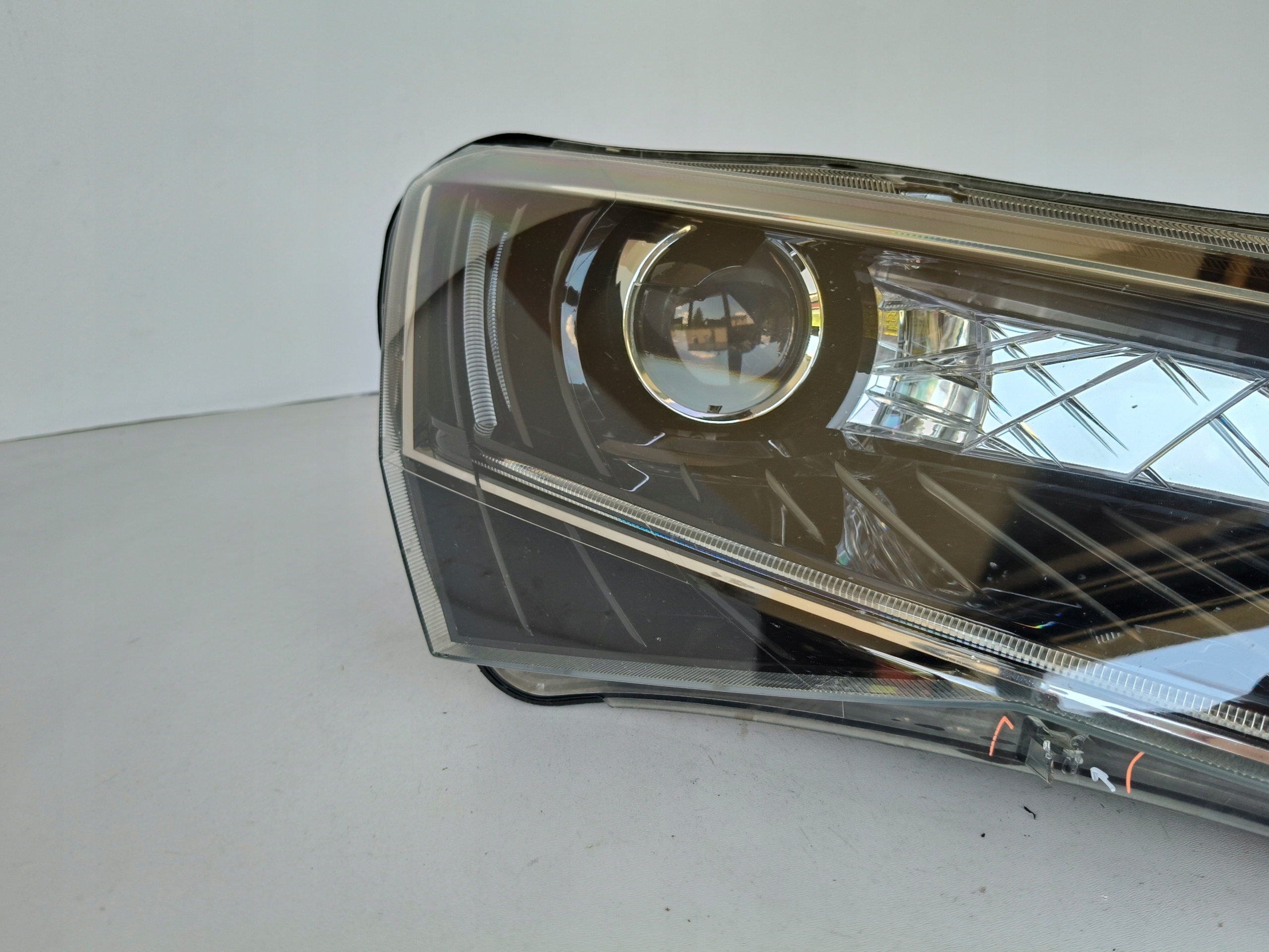 light right REFLEKTOR SKODA SUPERB III 3 3V 3V0 15- XENON LED