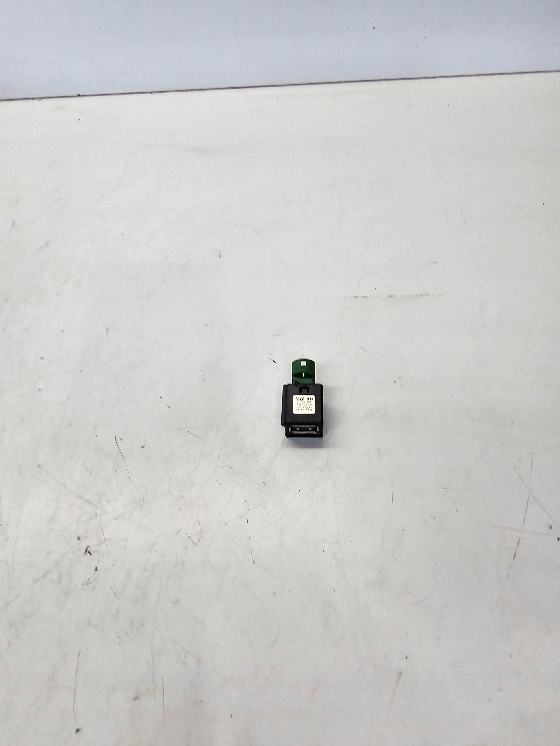 Adaptateur USB LADOWARKI AUDI A4 A5 Q3 Q5 5Q0035726