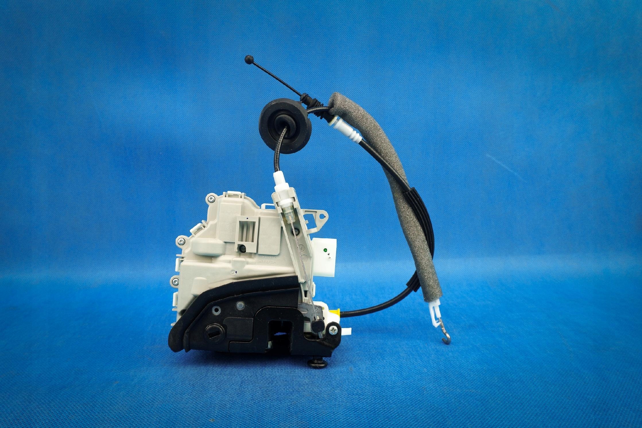 lock door left rear part Audi A3 8V A4 A5 8K0839015H