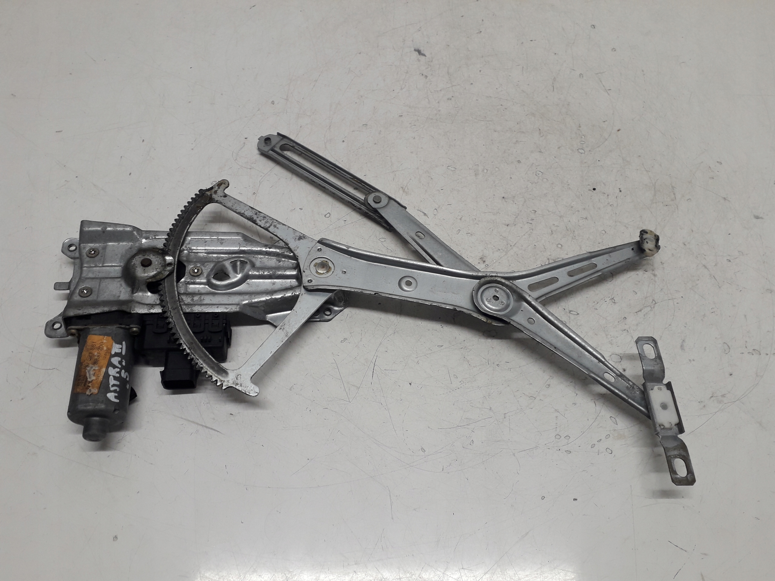 OPEL ASTRA G 2 II 98-09 MECHANIZM SZYBY Z SILNICZKIEM LEWY PRZÓD 90521875