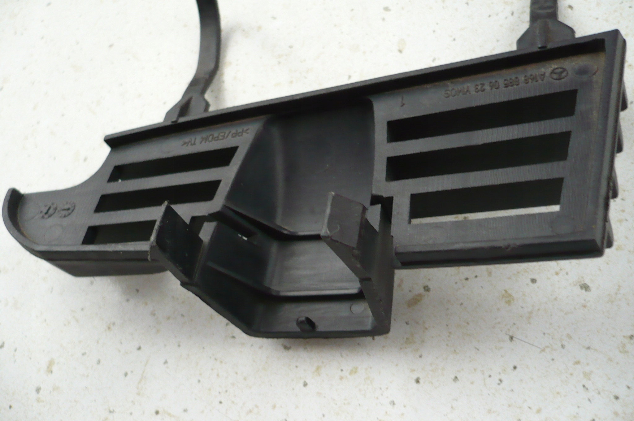 MERCEDES A-KLASA W168 towing hook cap bumper front 97-00 Rok