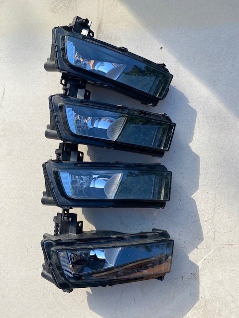 VW TOURAN 15- HALOGEN LEWY PRZÓD 5TA941661A