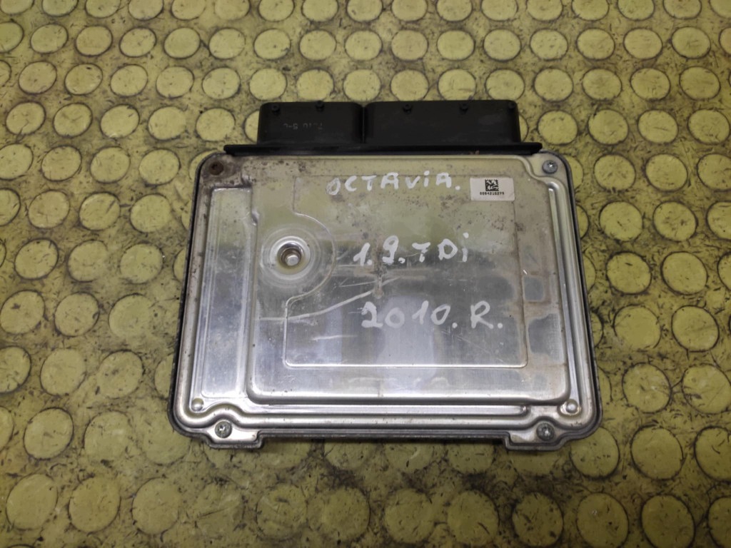 SKODA OCTAVIA II 1.9 TDI control unit of the engine 0281014711