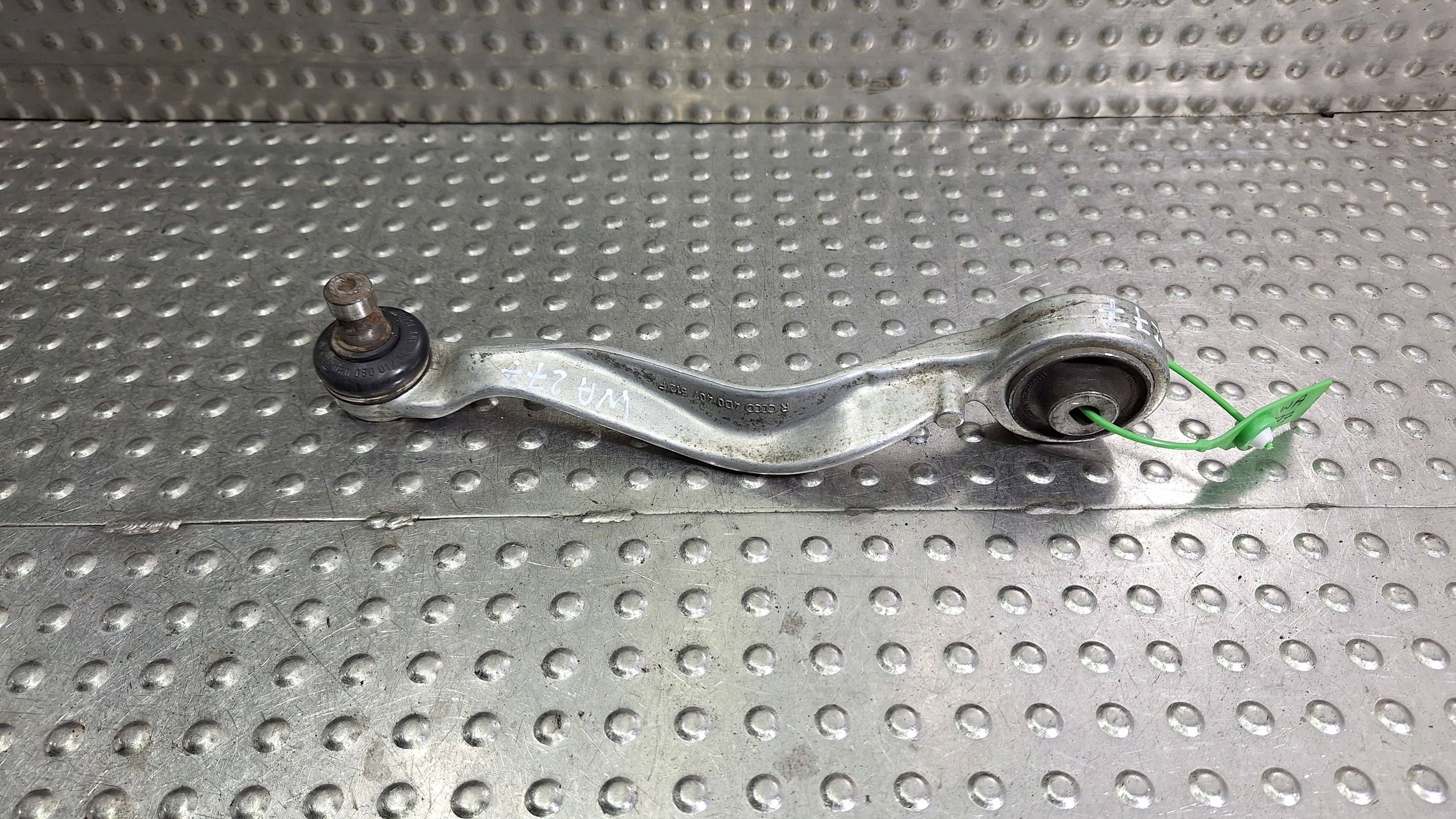 arm right front upper OE 4D0407512F AUDI A4 B6 A6 C5 PASSAT B5 SUPERB and