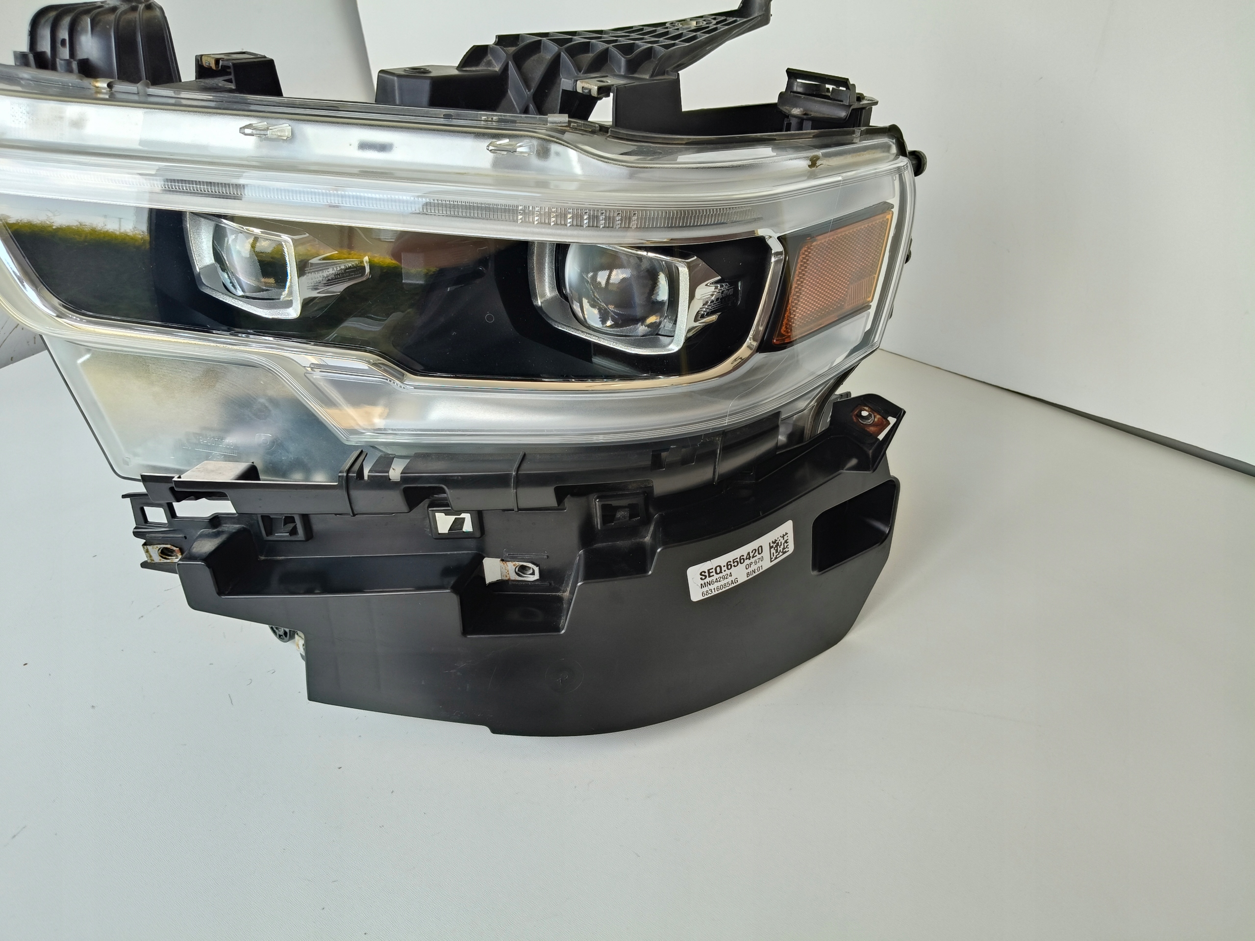 Licht links REFLEKTOR DODGE RAM 19- FULL LED