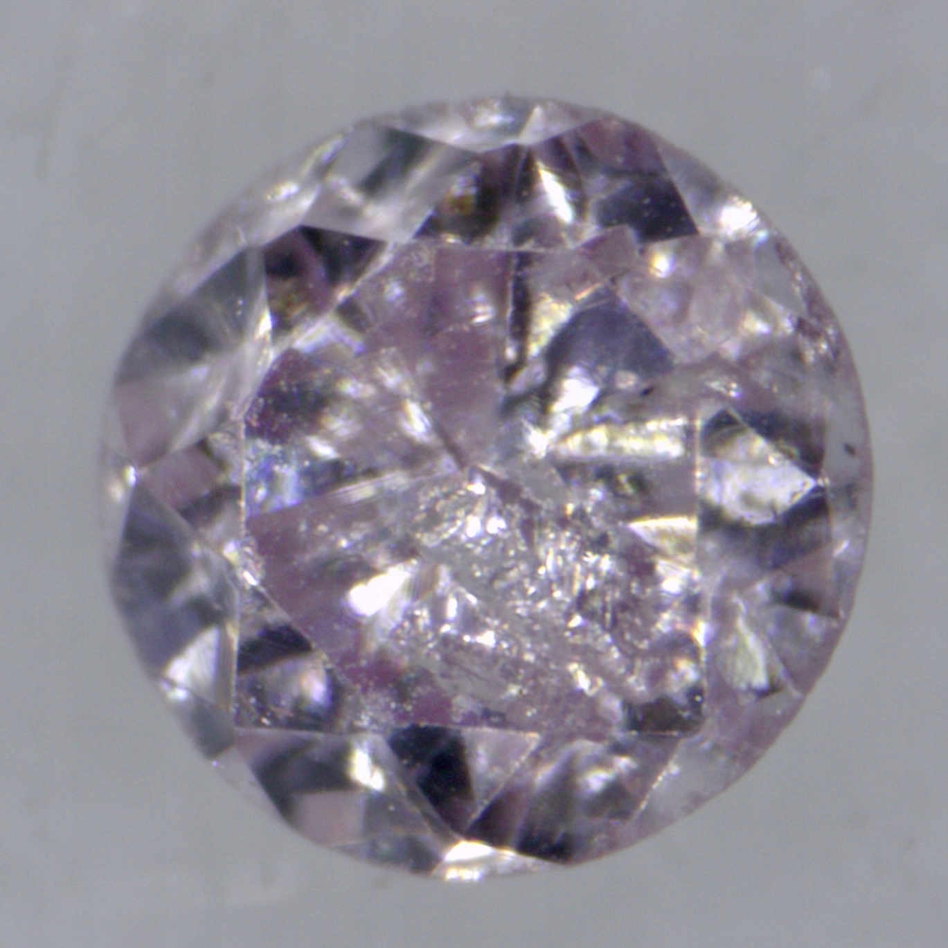Přírodní diamant <0.01 ct Růžový I1 Briliant certifikát Wbd
