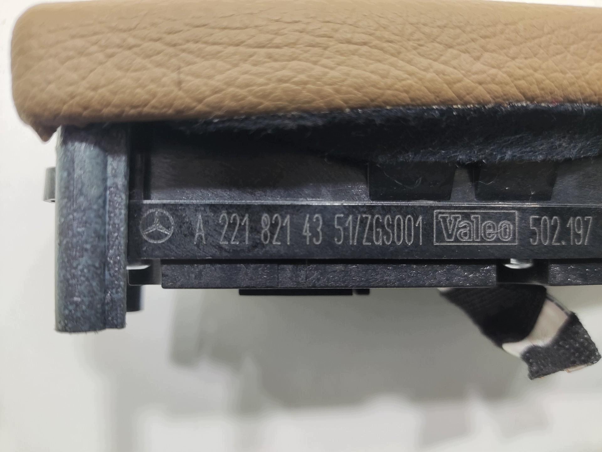 PANEL window control switch right rear part MERCEDES S-KLASA W221 2005-09 A2218214351