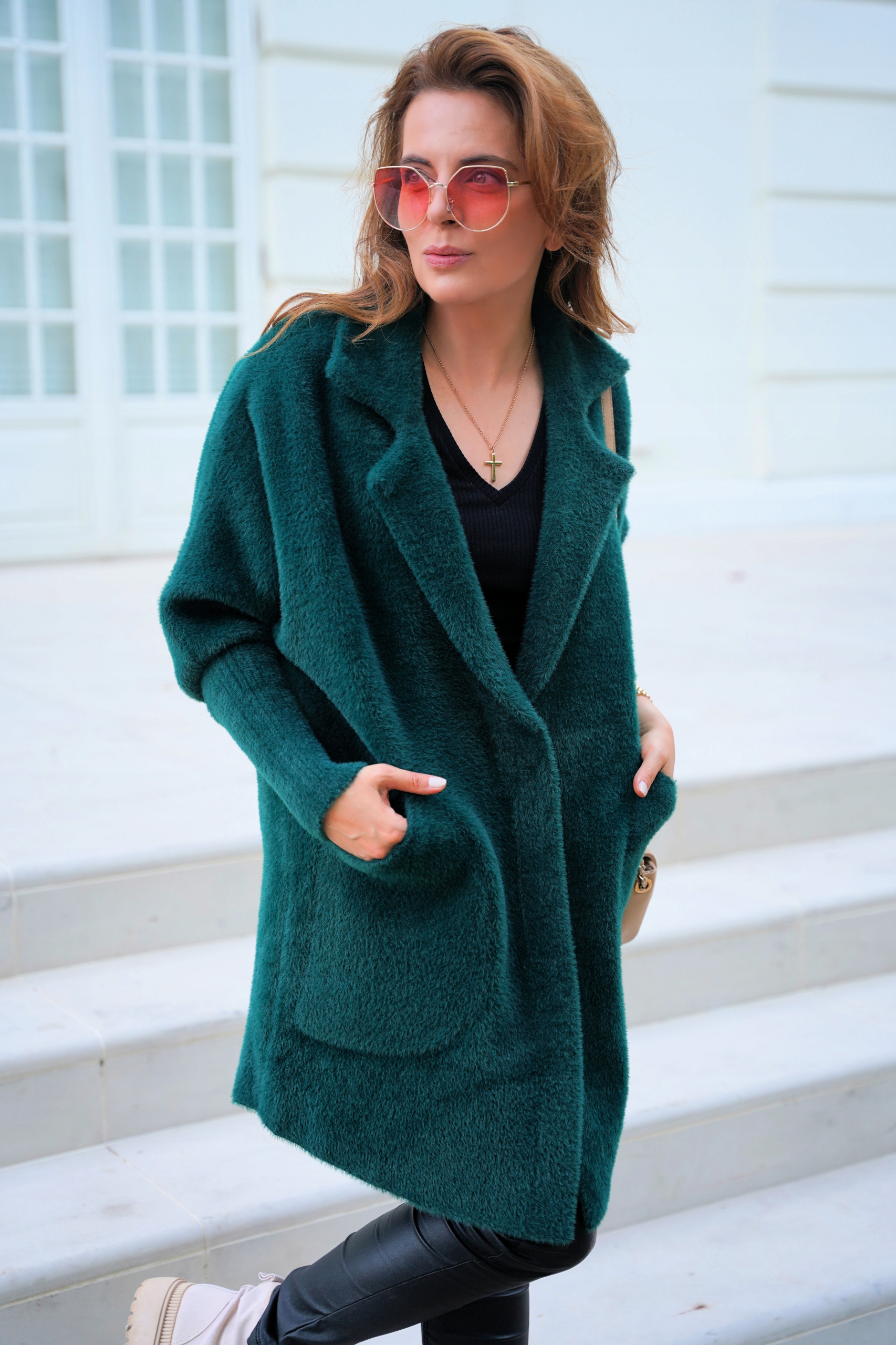 PRZEJŚCIOWY PŁASZCZ Z ALPAKI JEDNORZĘDOWY KOLOR CZARNY ROZMIAR OVERSIZE Kolor czarny