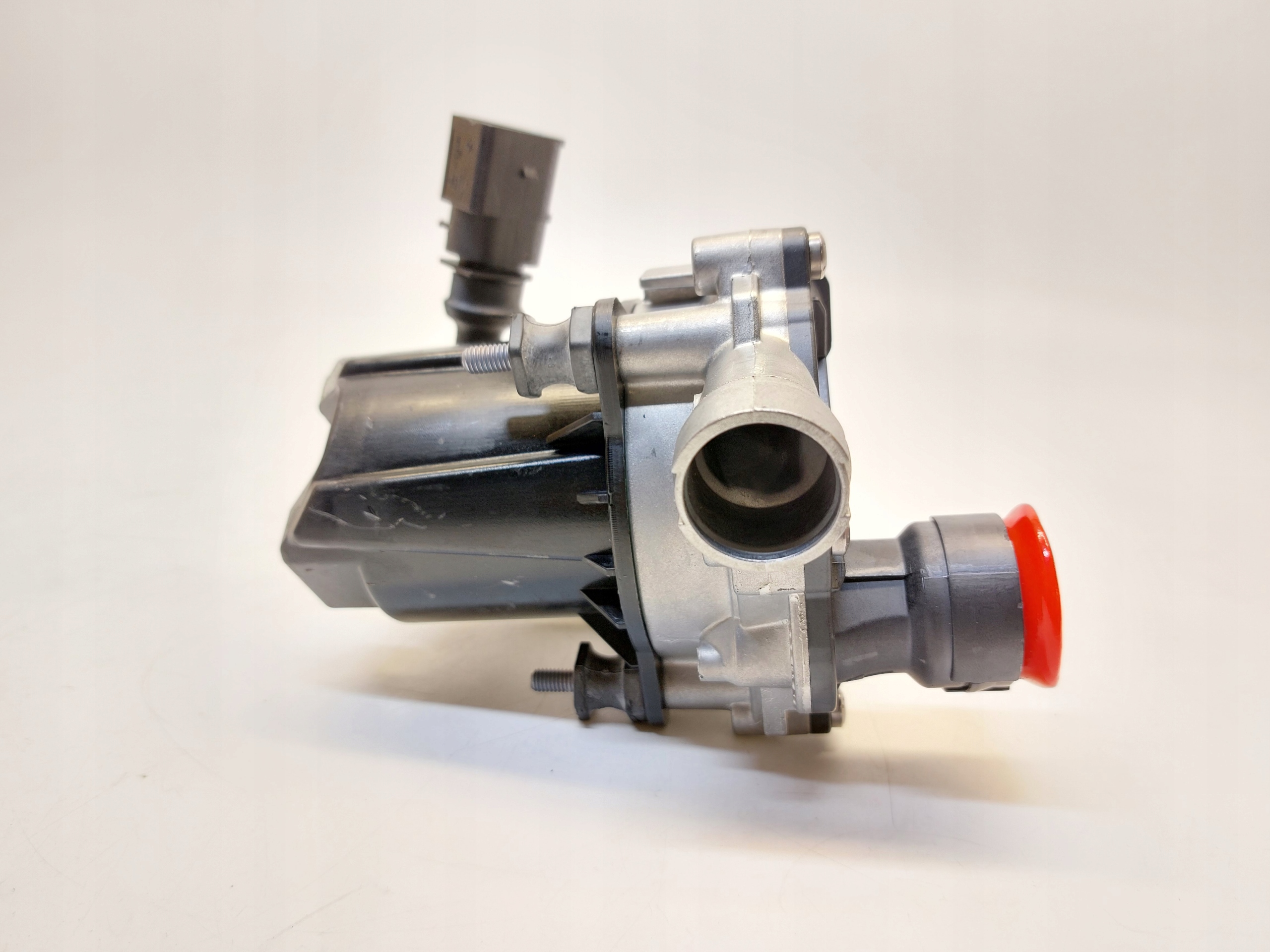 Audi Q7 06L959231 Pompa Powietrza Wtórnego vacum nowa Producent części Pierburg